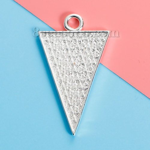 Bild von Messing Anhänger Dreieck Versilbert Message geschnitzt 44mm x 25mm, 1 Stück