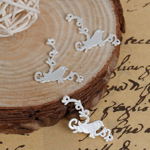 Imagen de Latón Adornos Pájaro de Madre Argentado Rama Tallado 25mm x 13mm, 3 Unidades