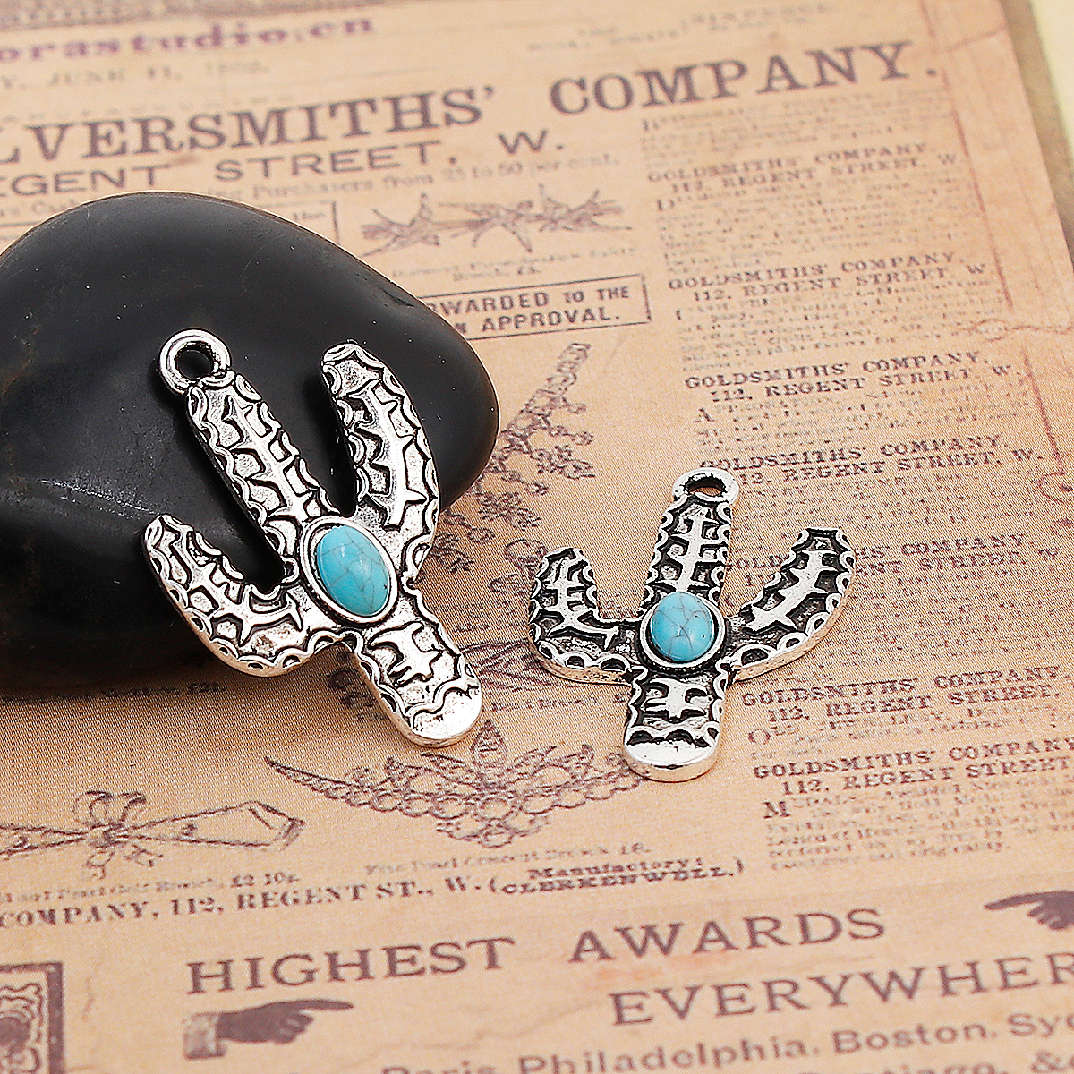 Bild von Zinklegierung Böhmischer Stil Anhänger Kaktus Antiksilber Blau 30mm x 20mm, 5 Stück