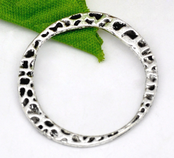 Picture of 20 PCs Zinc Based Alloy Hammered Connectors Charms Pendants Antique Silver Color Circle Ring 30mm x 28mm