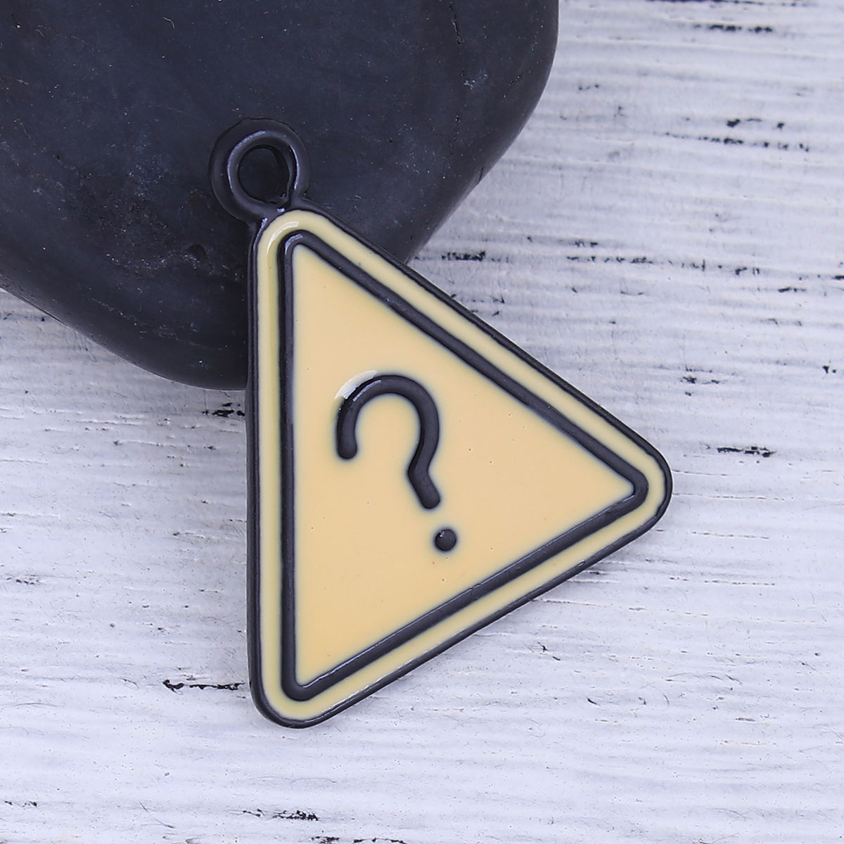 Imagen de Zamak Colgantes Triángulo Negro Amarillo Signo de Interrogación Esmalte 30mm x 26mm, 5 Unidades