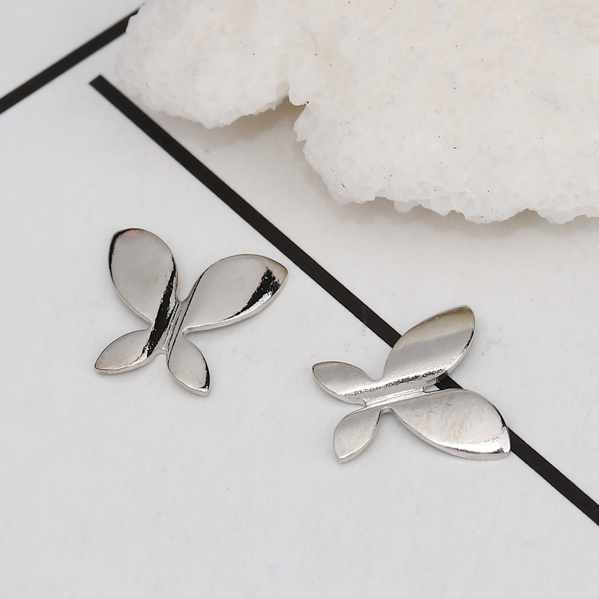 Imagen de Brass Embellishments Silver Tone Butterfly Animal 11mm( 3/8") x 10mm( 3/8"), 30 PCs
