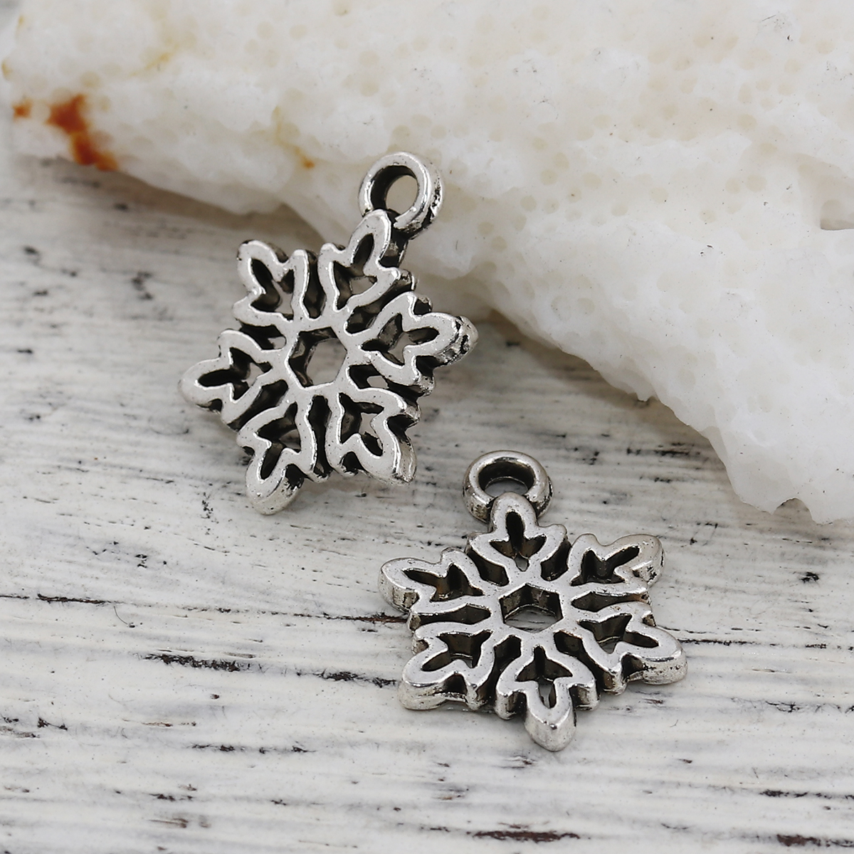 Изображение Zinc Based Alloy Charms Christmas Snowflake Antique Silver Color 15mm( 5/8") x 11mm( 3/8"), 100 PCs