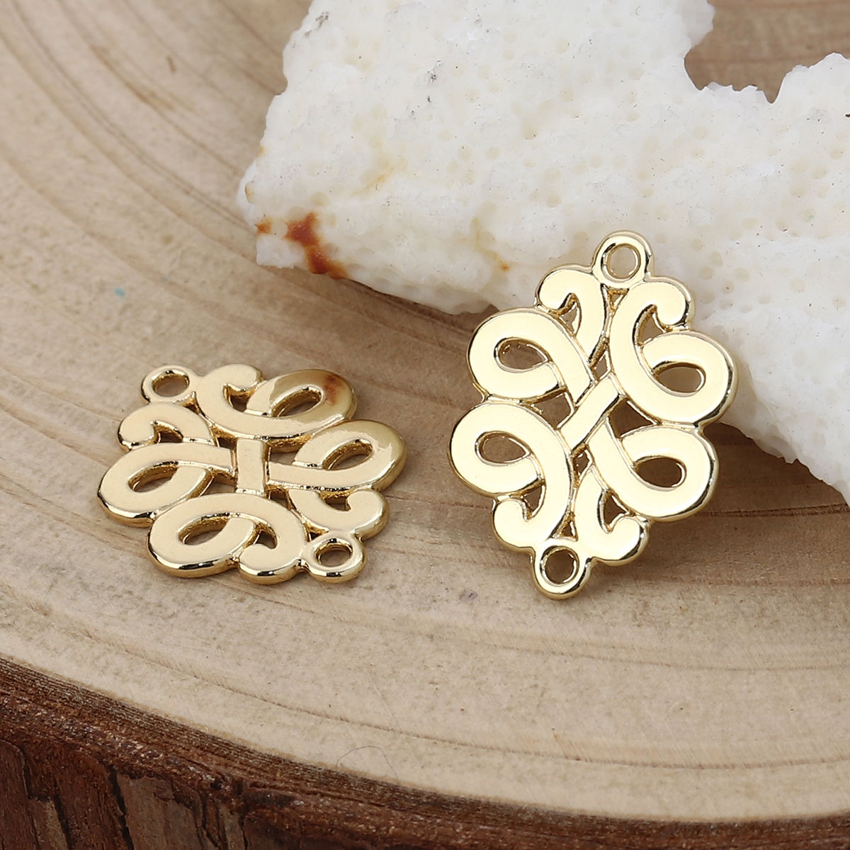 Imagen de Zamak Conectores Nudo Chapado en Oro 17mm x 14mm, 20 Unidades