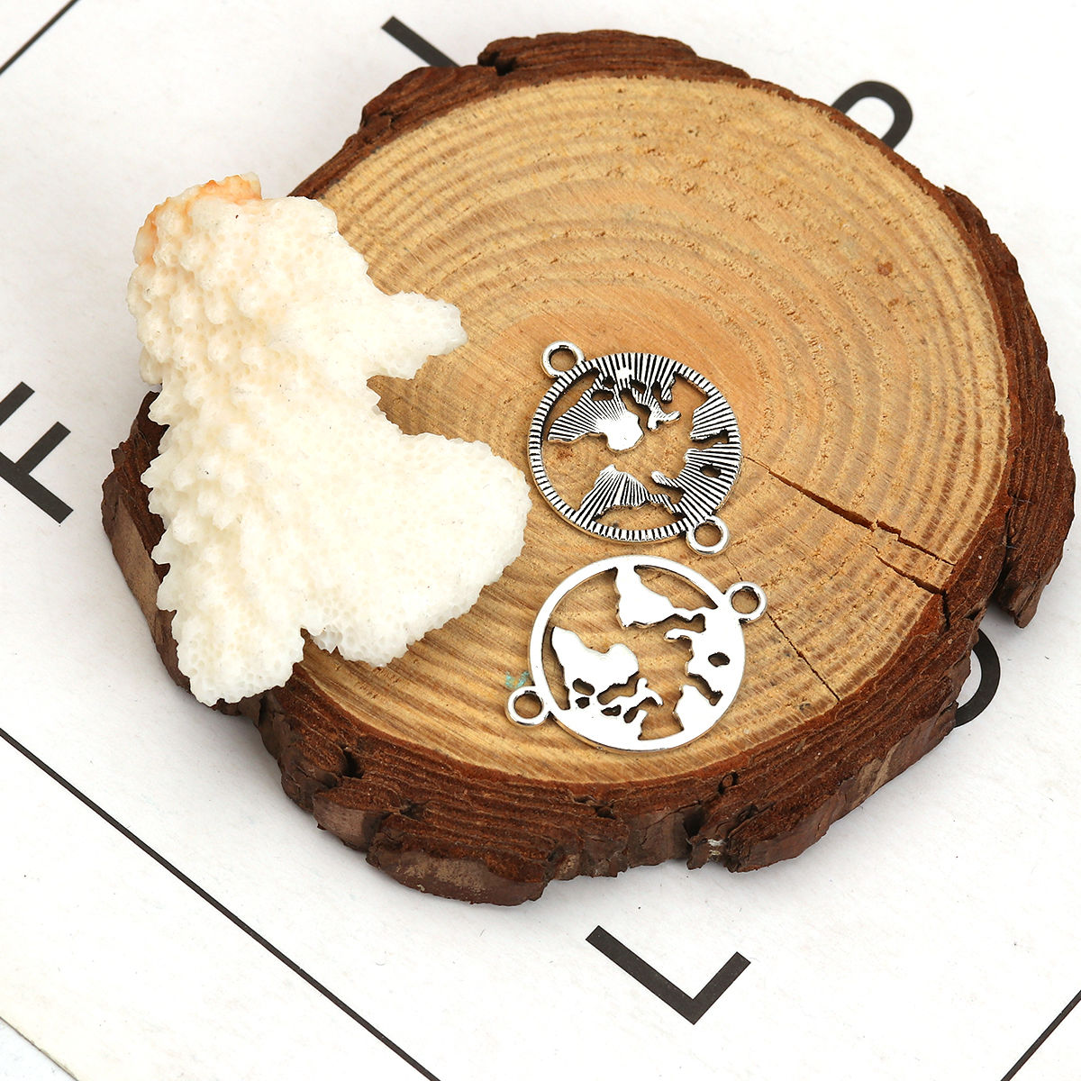 Imagen de Zamak Conectores Plata Antigua Mapa 26mm x 19mm, 50 Unidades