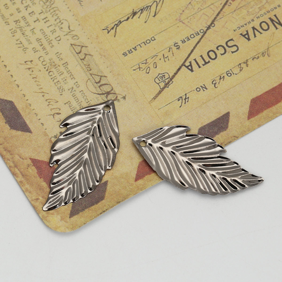 Picture of Iron Based Alloy Pendants Leaf Gunmetal 33mm(1 2/8") x 16mm( 5/8"), 30 PCs
