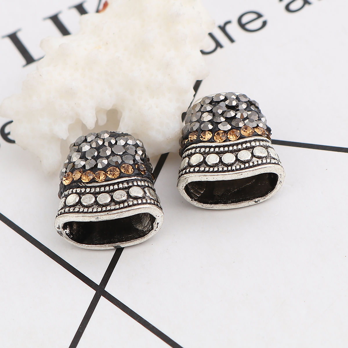 Bild von Zinklegierung Micro Pave Quaste Perlkappe Glocke Antiksilber Dunkelgrau Sektfarben Strassstein 17mm x 16mm, 2 Stück