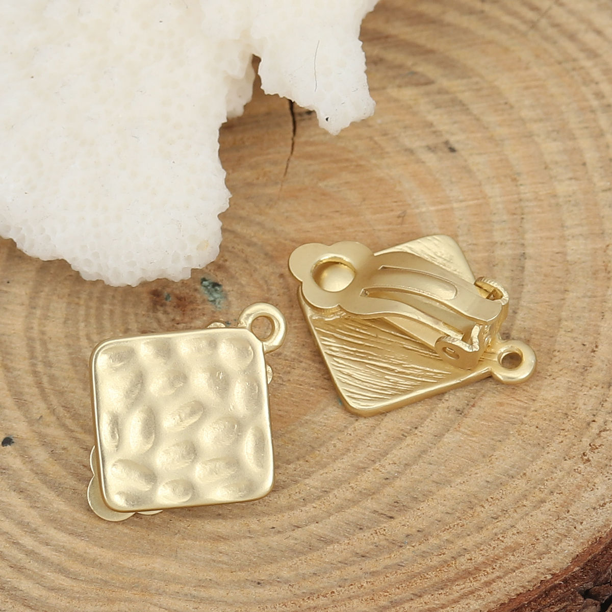 Bild von Zinklegierung Ohrklemme Raute Matt Gold M/Öse 19mm x 17mm, 4 Stück