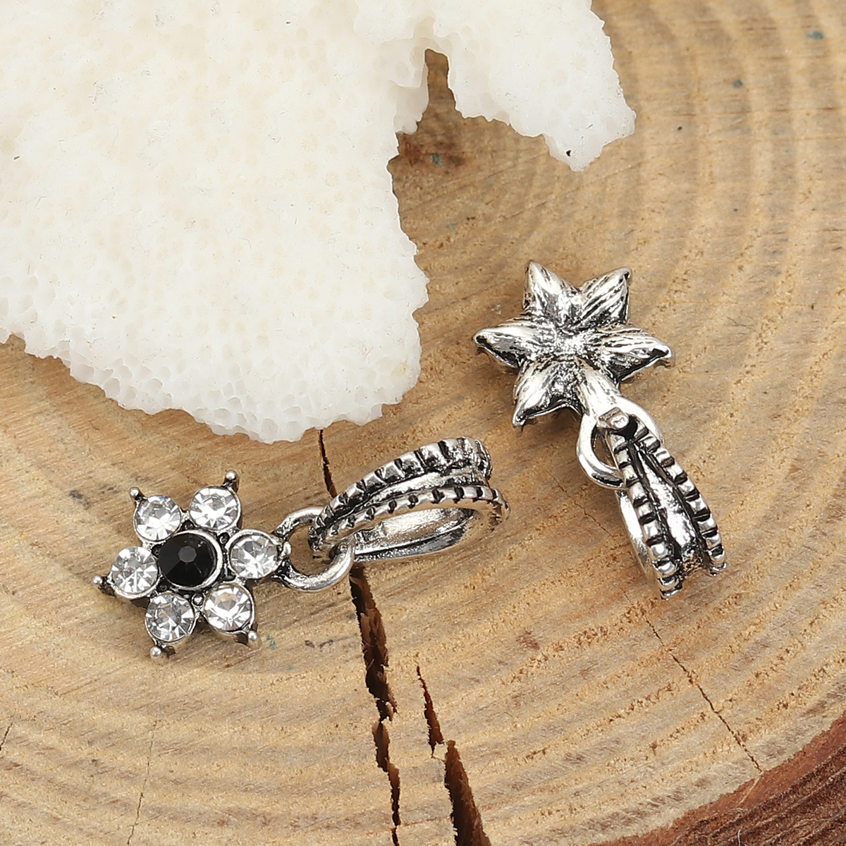 Picture of 5 PCs Zinc Based Alloy Charm Pendant Antique Silver Color Flower Black Rhinestone 20mm x 9mm
