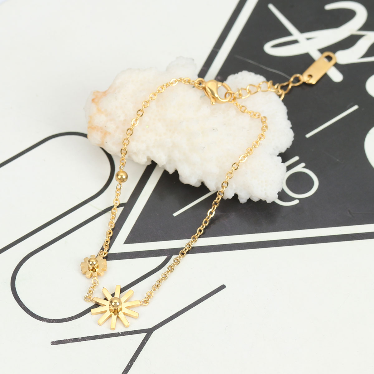 Picture of 316 Stainless Steel Bracelets Gold Plated Daisy Flower 15cm(5 7/8") long, 1 Piece
