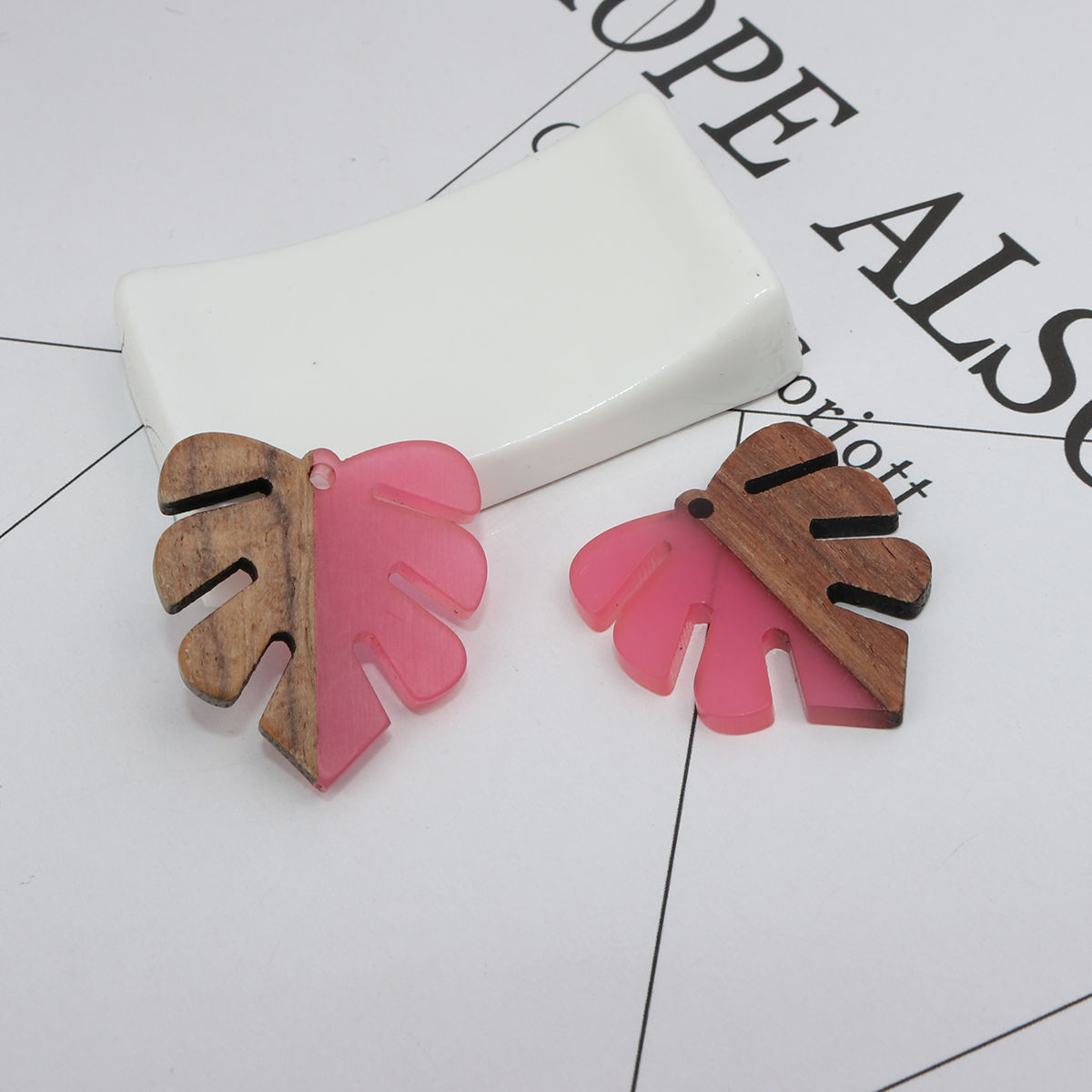 Picture of Resin & Natural Wood Effect Resin Pendants Palm Frond Fuchsia 3cm x 2.8cm, 3 PCs