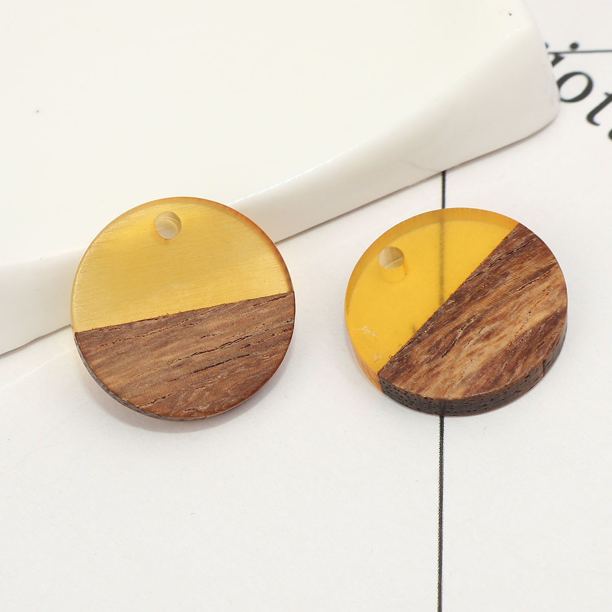 Picture of Resin & Natural Wood Effect Resin Charms Round Disc Yellow 18mm Dia, 5 PCs