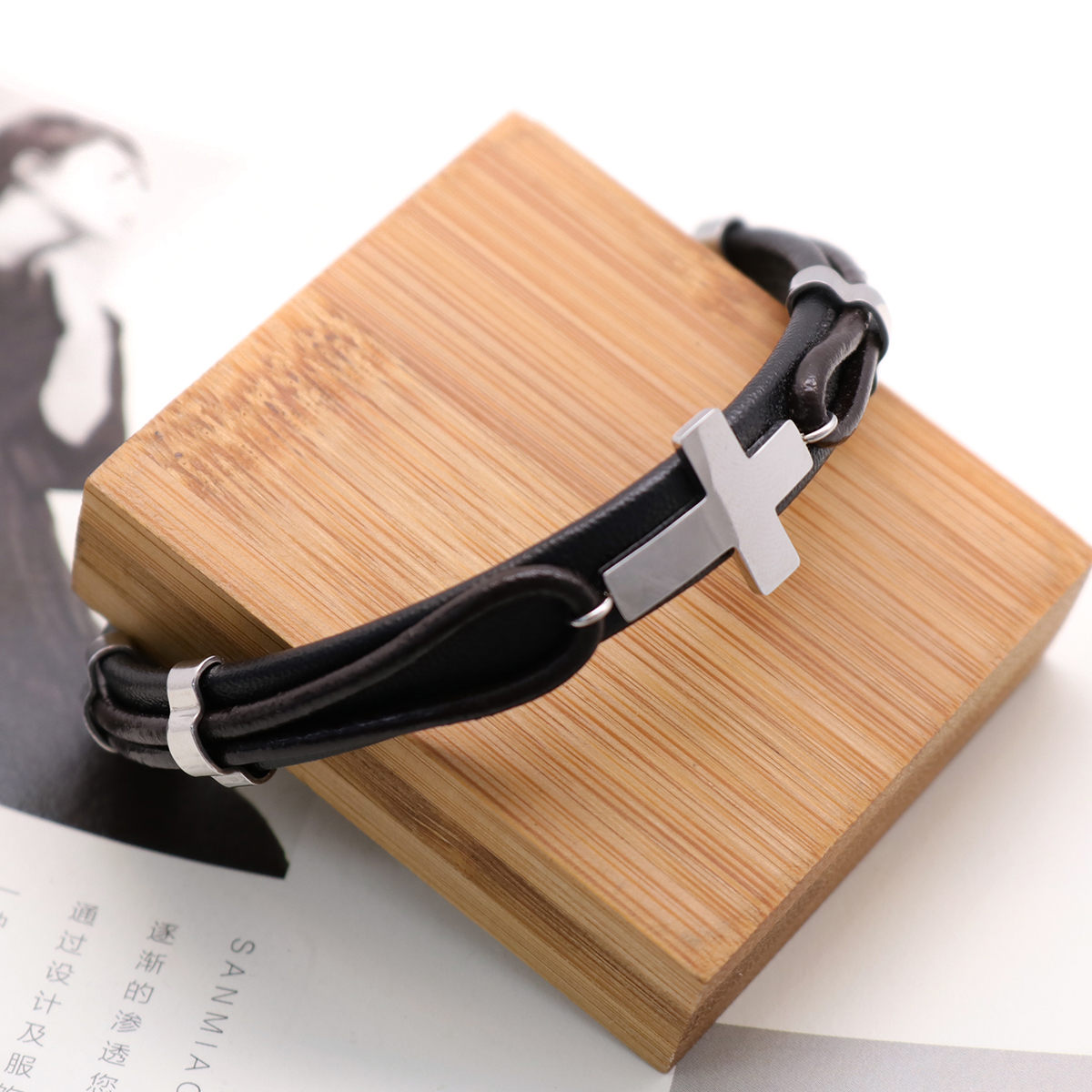 Bild von 304 Edelstahl & Echtes Leder Armband Silberfarbe Braun & Schwarz Rund Kreuz Mehrschichtig 21cm lang, 1 Strang