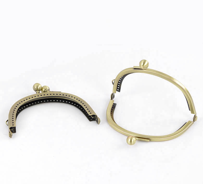 Picture of Iron Based Alloy Kiss Clasp Lock Purse Frame Arch Antique Bronze Ball 8.9x6.9cm(3 4/8"x2 6/8"), Open Size: 13.4x8.9cm(5 2/8"x3 4/8"), 2 PCs
