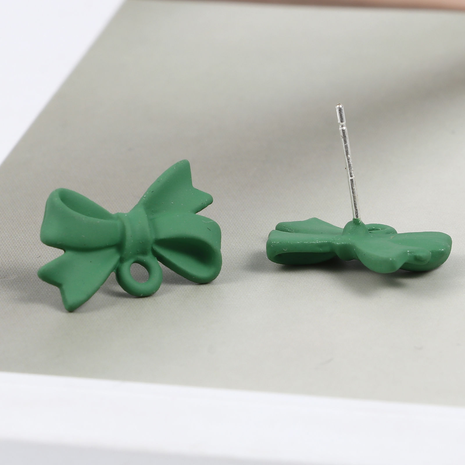 Bild von Zinklegierung Ohrring Ohrstecker Zubehör Fliege Mintgrün M/Öse 18mm x 10mm, Drahtstärke: (21 gauge), 10 Stück