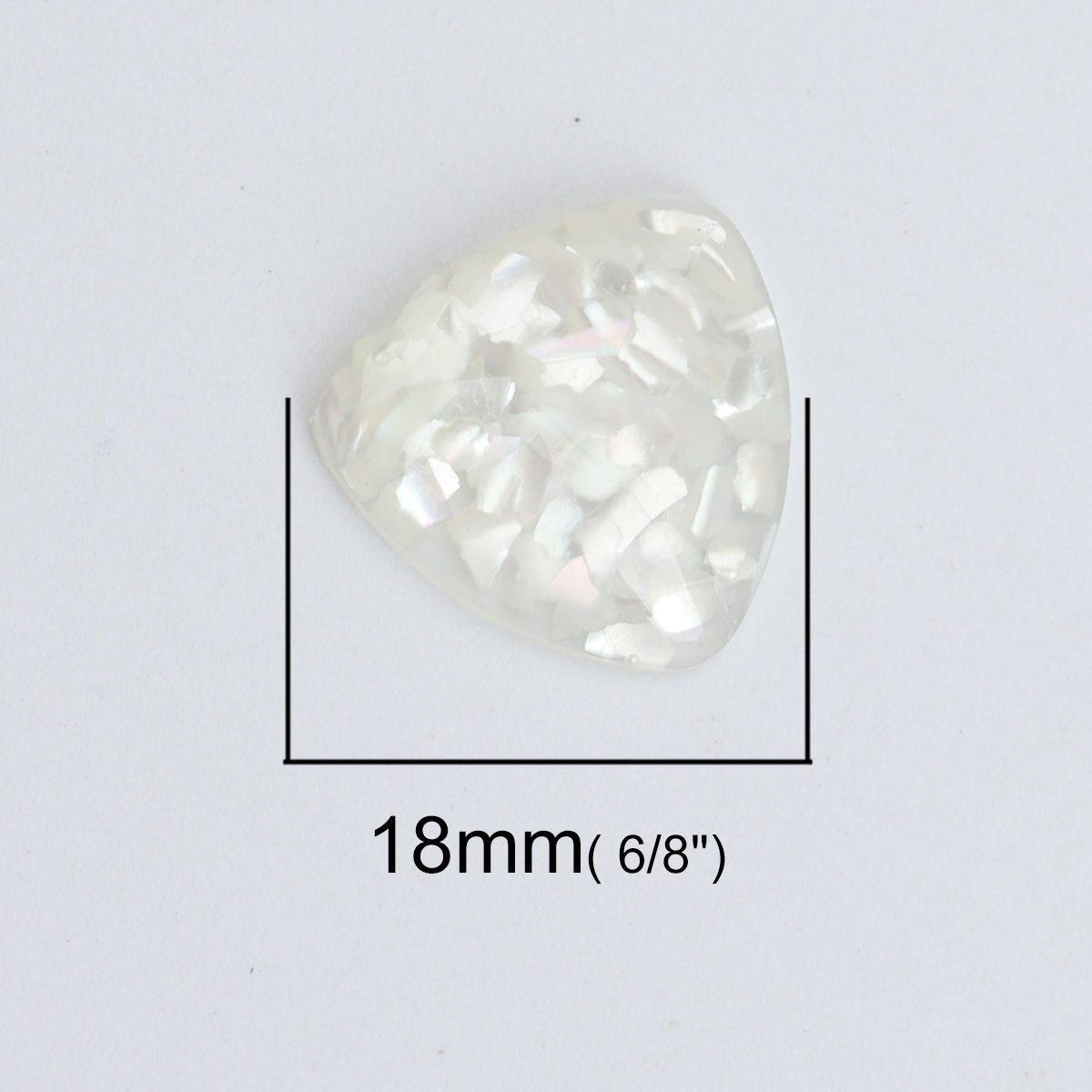 Bild von 10 Stück Harz & Natürliche Muschel Mosaik Dom Cabochon Verzierung Dreieck Weiß Transparent 18mm x 18mm