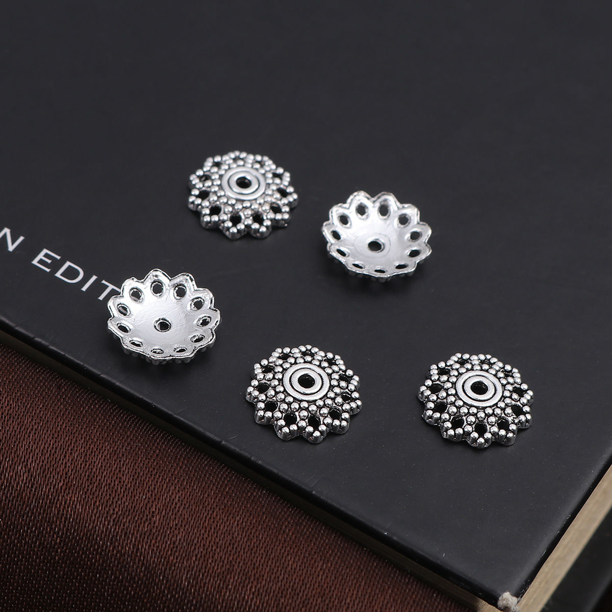 Bild von Zinklegierung Perlkappen Blumen Antiksilber (für Perlengröße: 18mm D.) 11mm x 11mm, 100 Stück