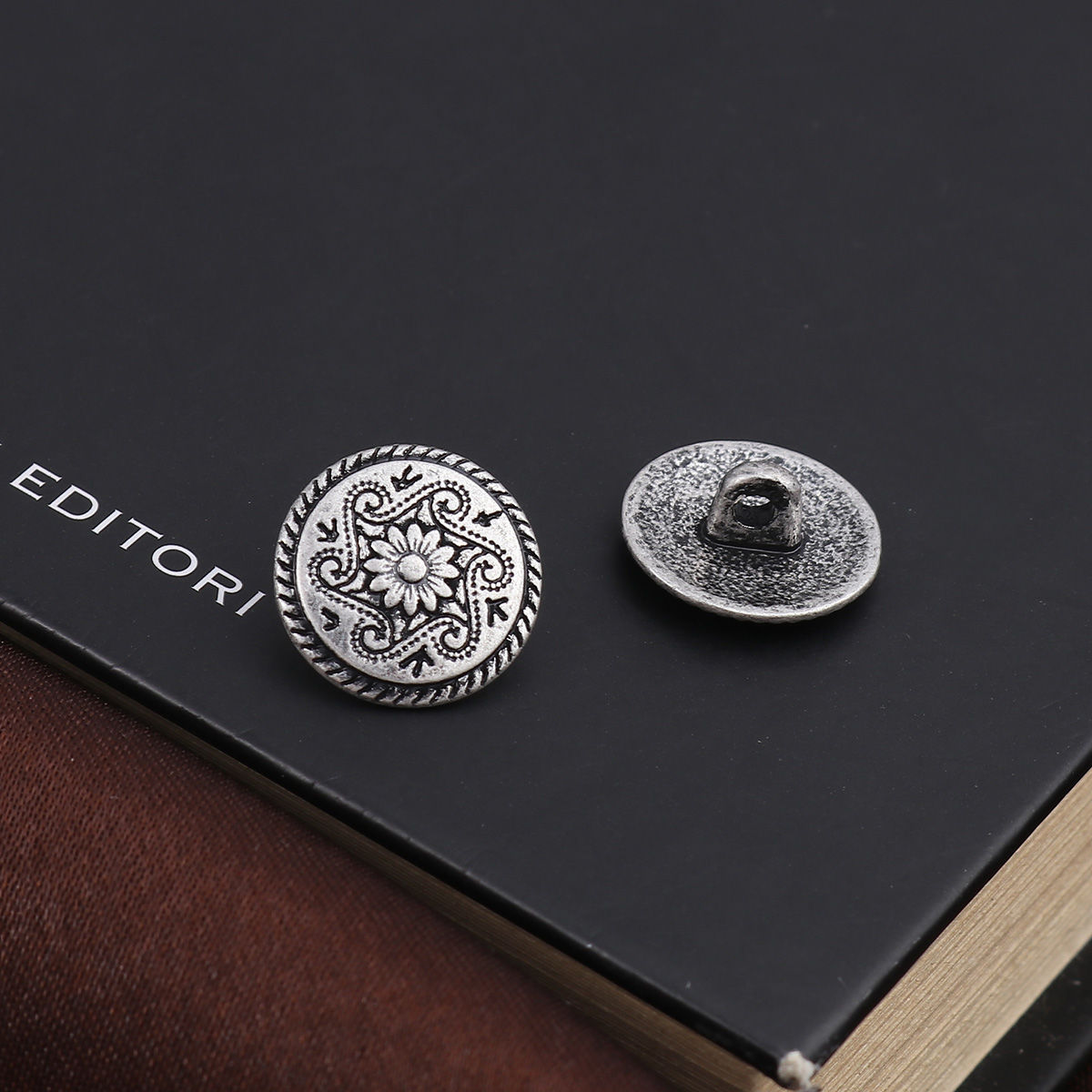 Picture of Zinc Based Alloy Sewing Shank Buttons Round Antique Silver Color Flower Carved 15mm Dia., 10 PCs