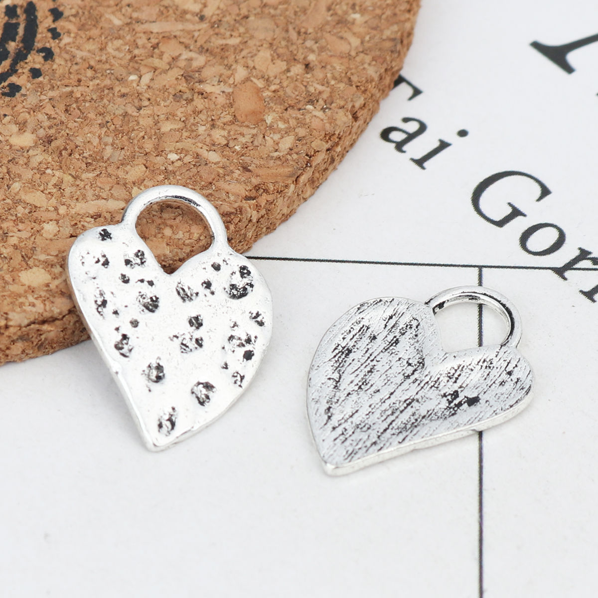Imagen de Zamak Colgantes Charms Corazón Plata Antigua Punto 21mm x 16mm, 20 Unidades