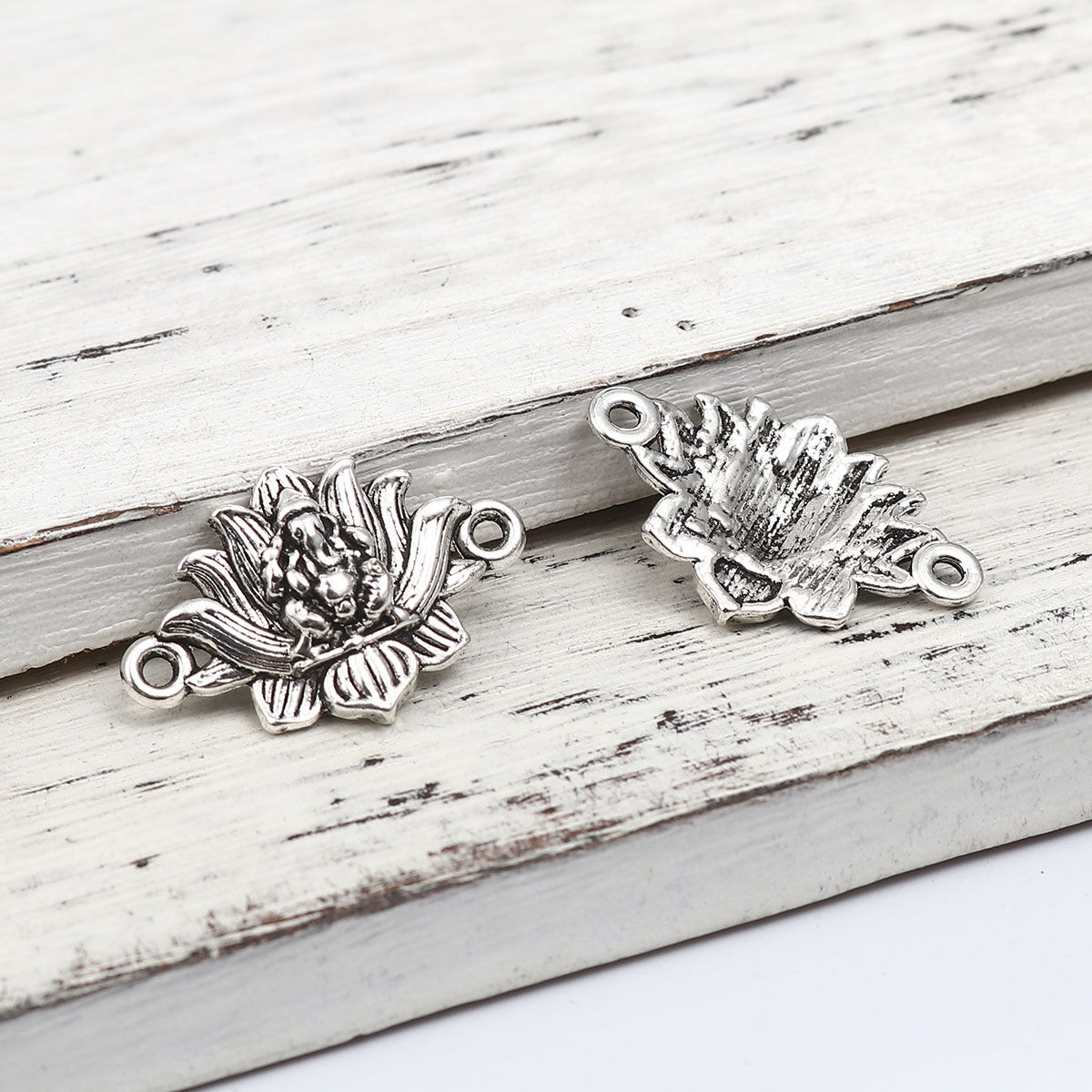 Immagine di Lega di Zinco Connettore Accessori Fiore Di Loto Argento Antico Statua di Budda Disegno 26mm x 17mm, 30 Pz