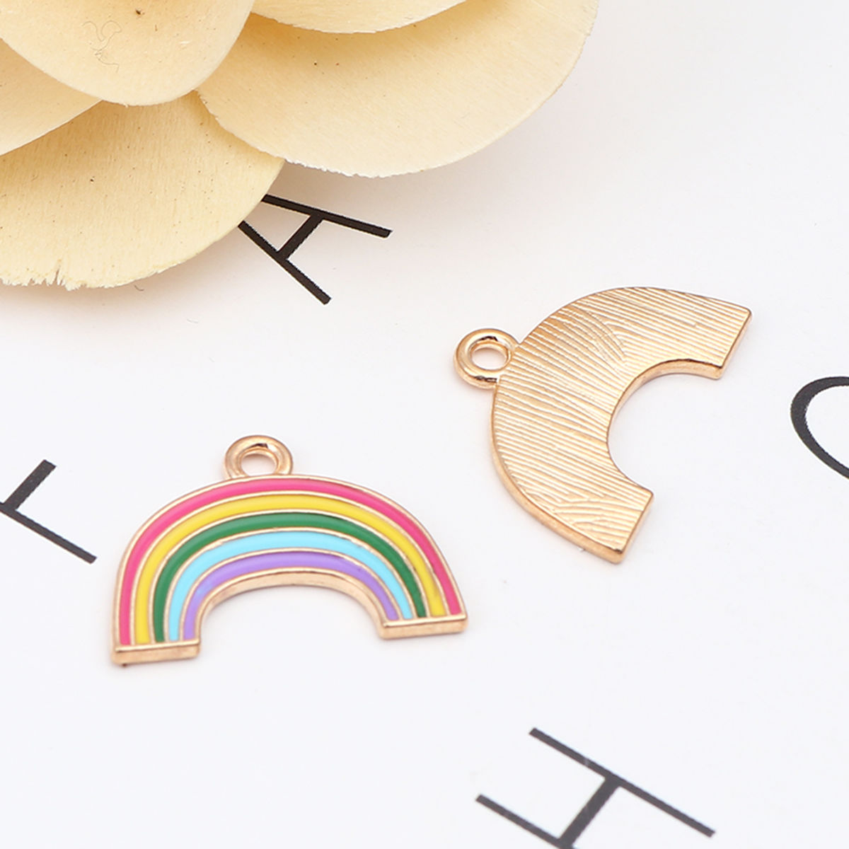 Imagen de Zamak Colección Meteorológica Colgantes Charms Arco Iris Chapado en Oro Multicolor Esmalte 24mm x 17mm, 10 Unidades