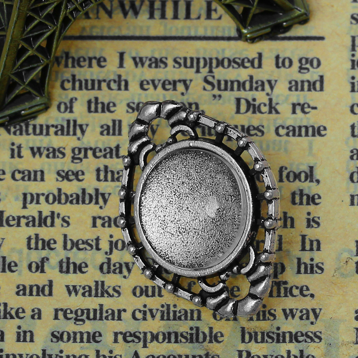 Picture of Zinc Based Alloy Cabochon Settings Connectors Oval Antique Silver Color (Fits 14mm Dia) With Transparent Glass 29mm(1 1/8") x 21mm( 7/8"), 30 Sets