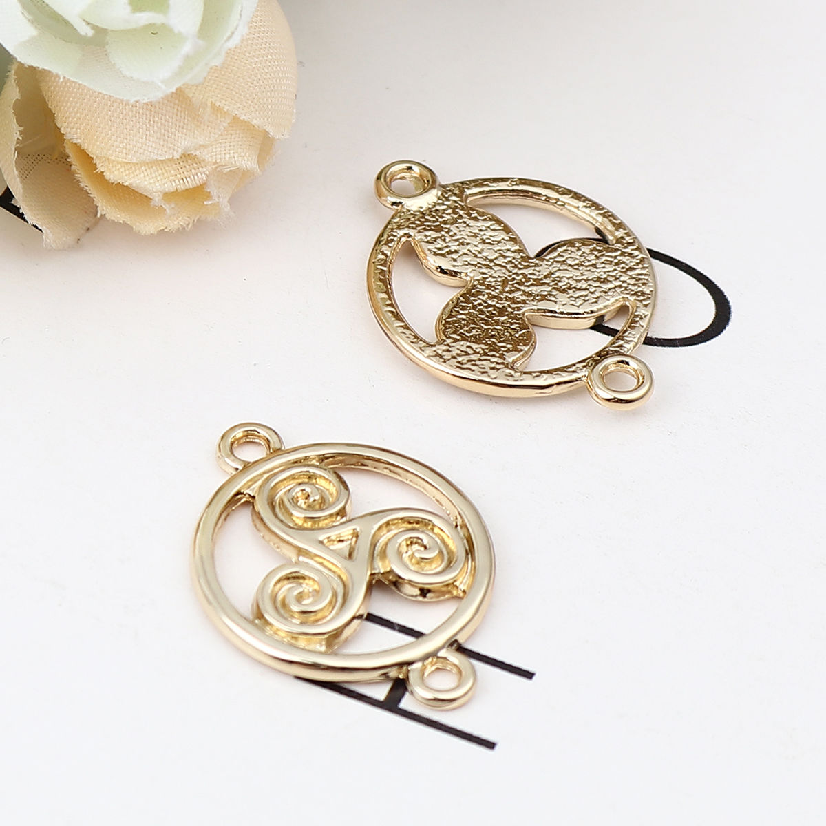 Imagen de Zamak Conectores Ronda 16K Oro Real Chapado Filigrana 28mm x 20mm, 5 Unidades