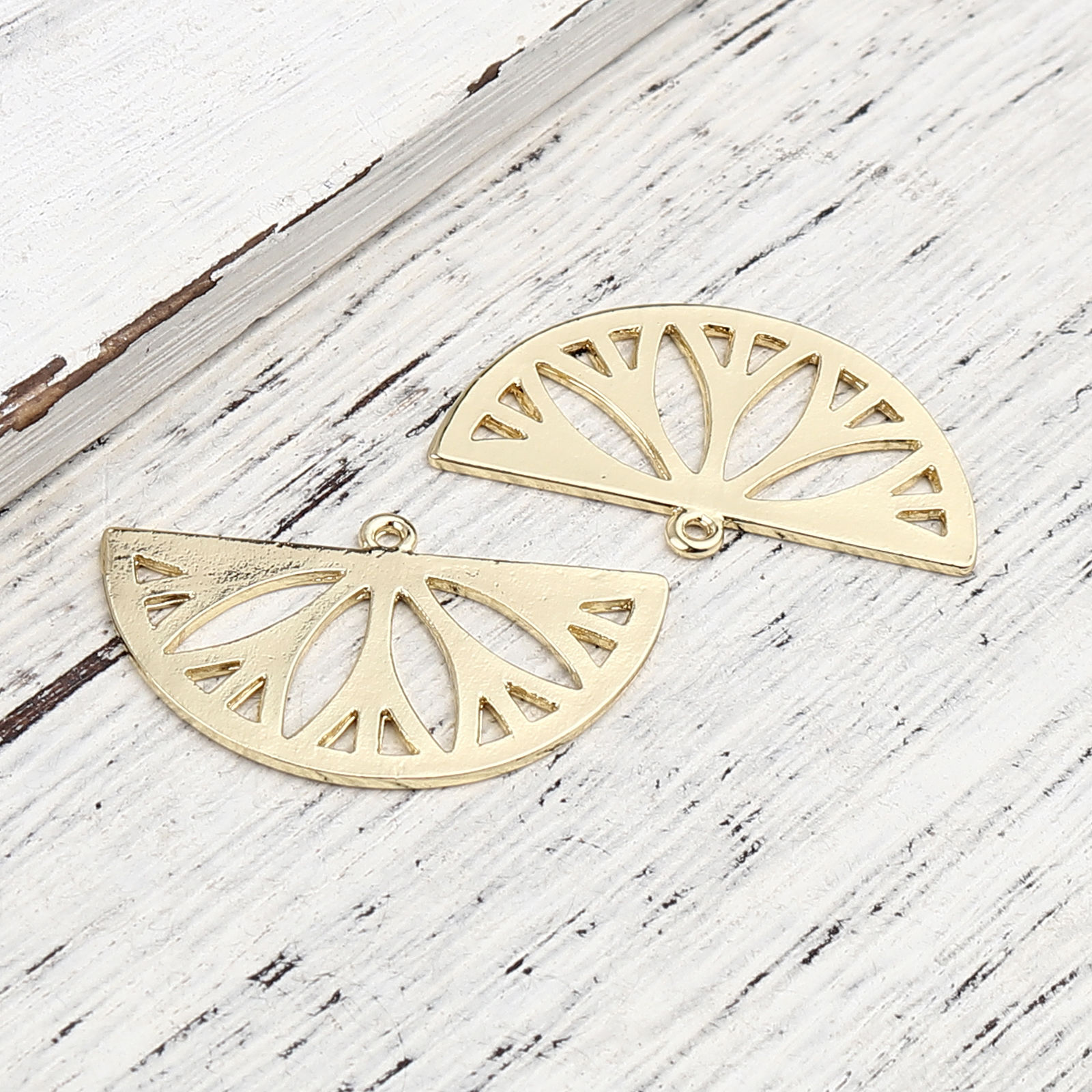 Imagen de Zamak Colgantes Medio Círculo 18K Oro Real Chapado Filigrana 35mm x 20mm, 5 Unidades