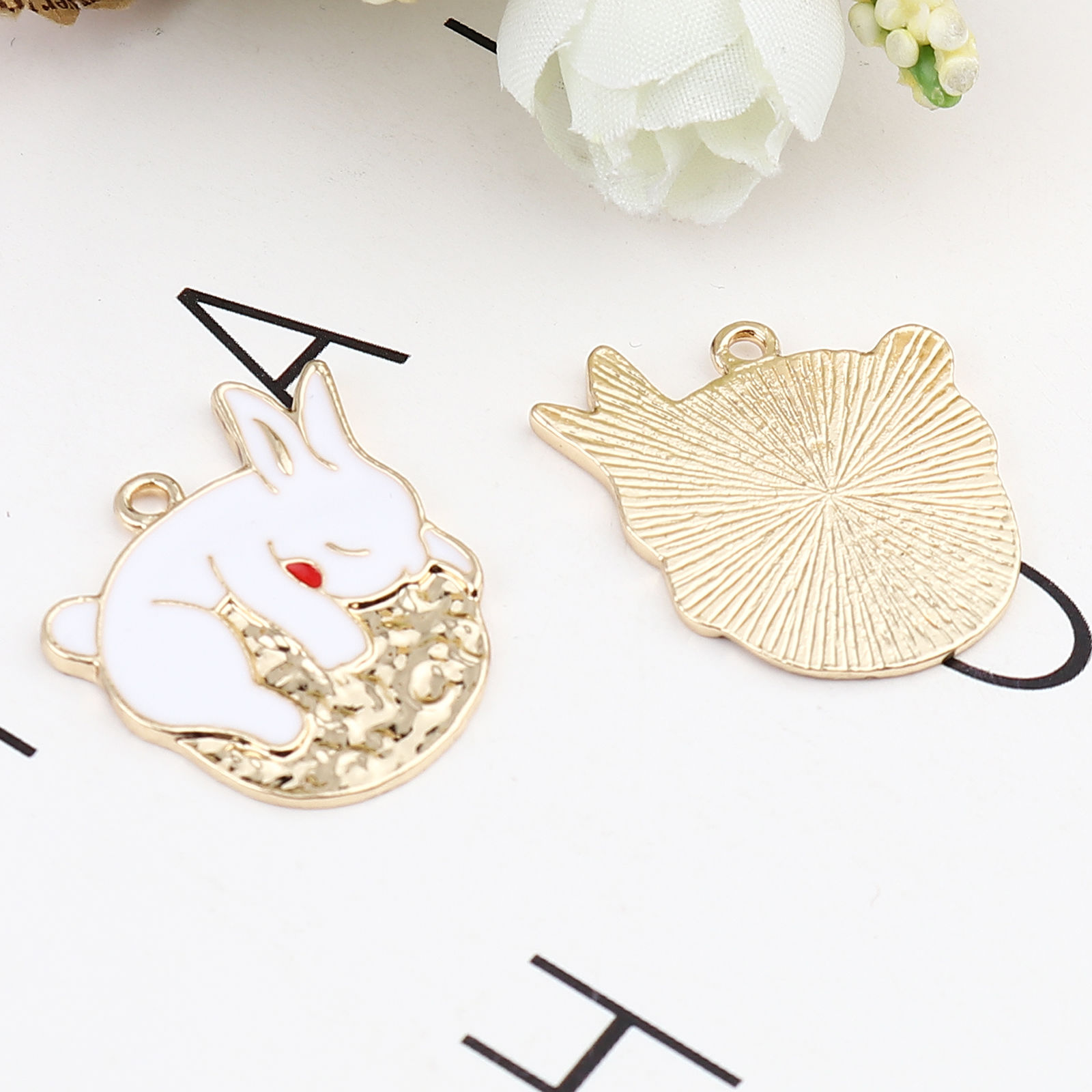 Imagen de Zinc Based Alloy Charms Round Gold Plated White Rabbit Enamel 28mm x 25mm, 10 PCs