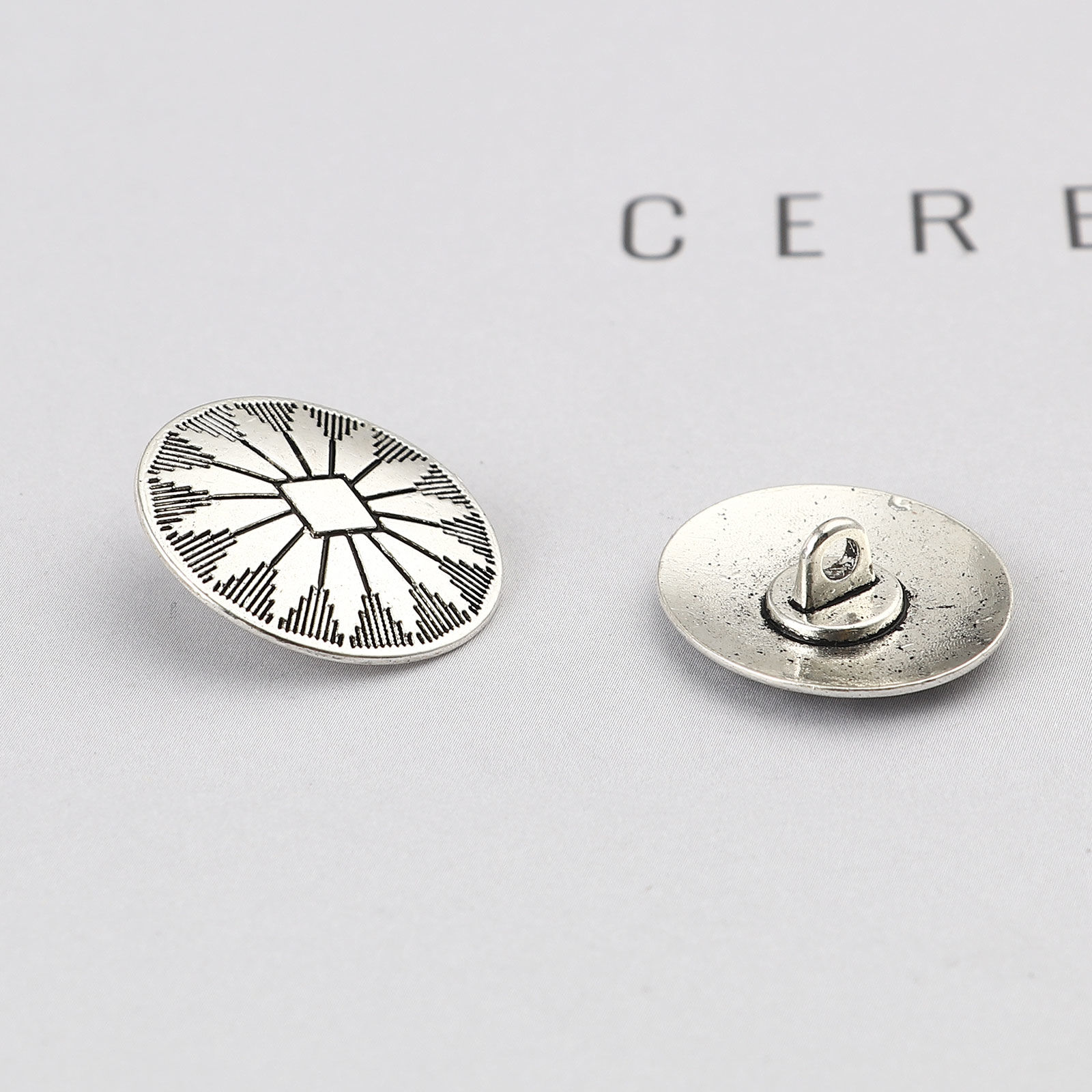 Bild von Zinklegierung Metall Ösenknöpfe Oval Antiksilber Geschnitzte Muster Geschnitzt 25mm x 22mm, 30 Stück