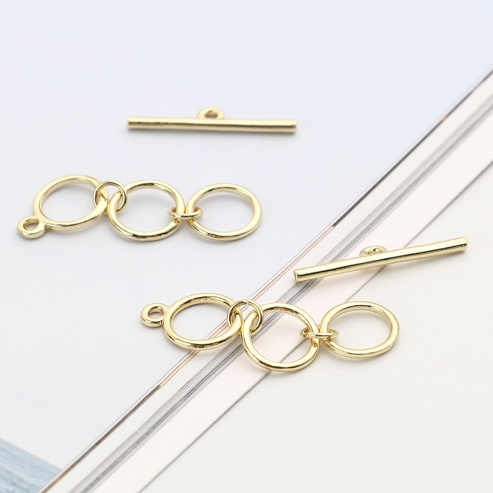 Picture of Zinc Based Alloy Toggle Clasps Round Gold Plated 3.6x1cm 2.3x0.5cm, 3 Sets