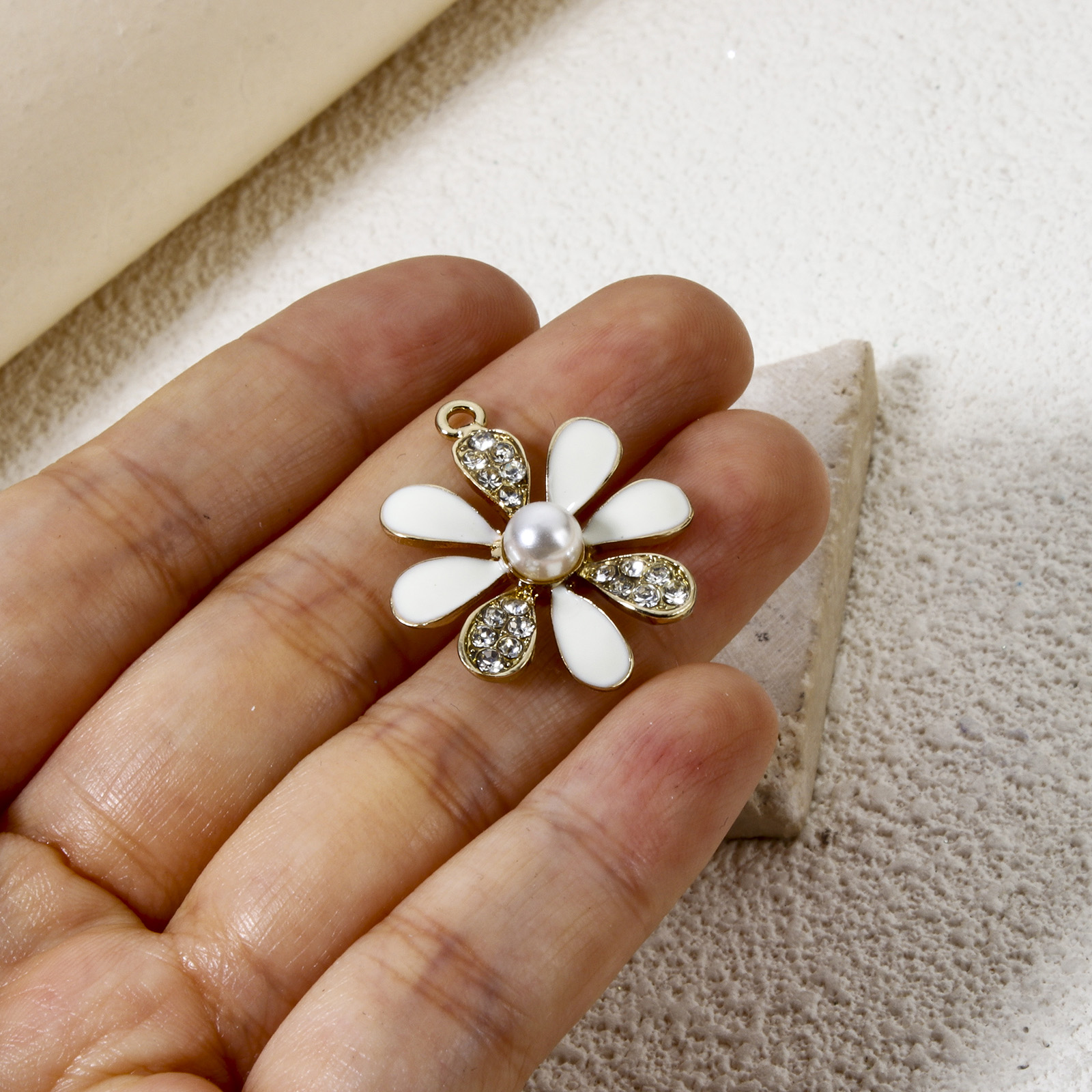 Изображение Цинковый Сплав Подвески Цветы KC Позолоченный Белый Прозрачный Страз С Исскуственными Жемчугами 24мм x 24мм, 1 ШТ