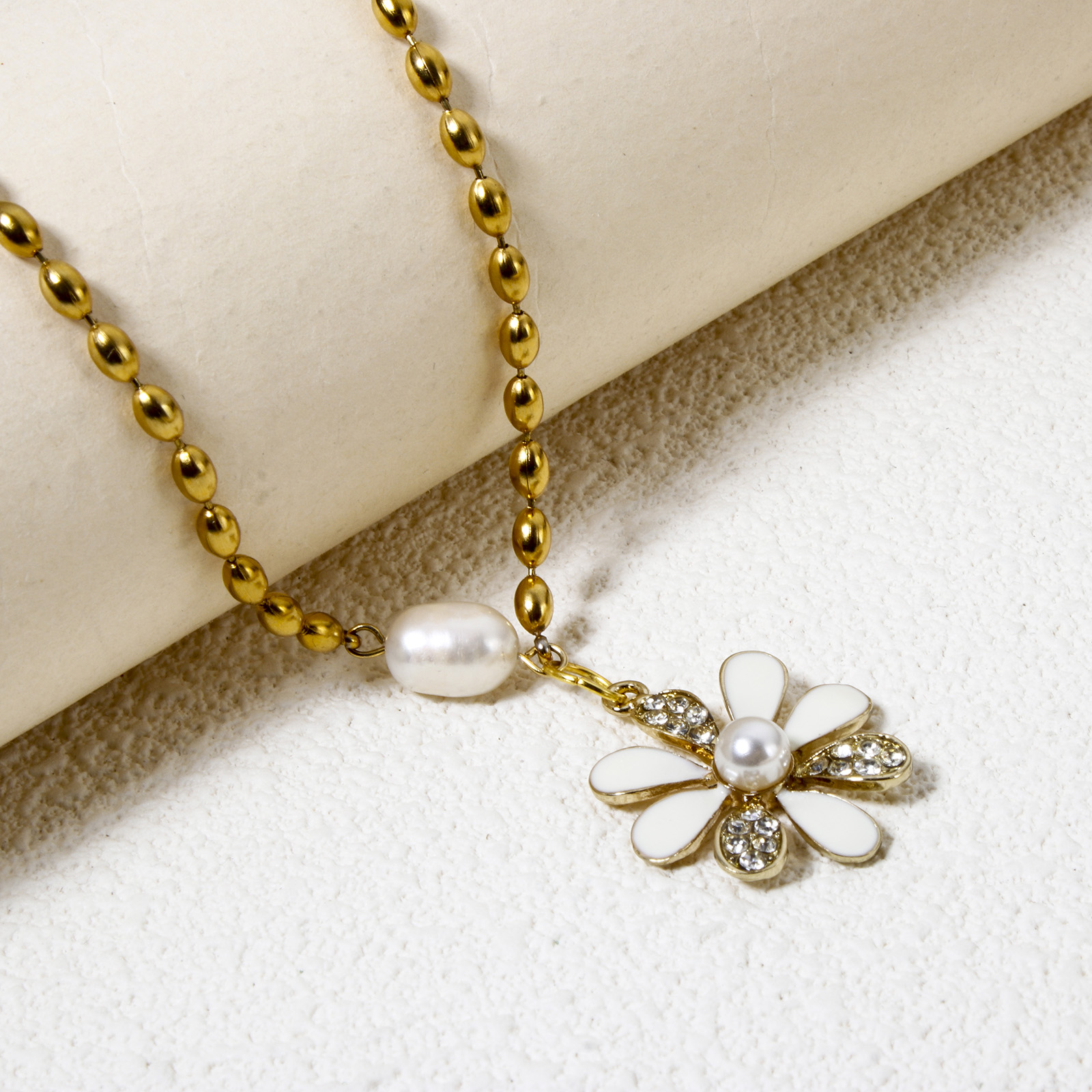 Изображение Цинковый Сплав Подвески Цветы KC Позолоченный Белый Прозрачный Страз С Исскуственными Жемчугами 24мм x 24мм, 1 ШТ