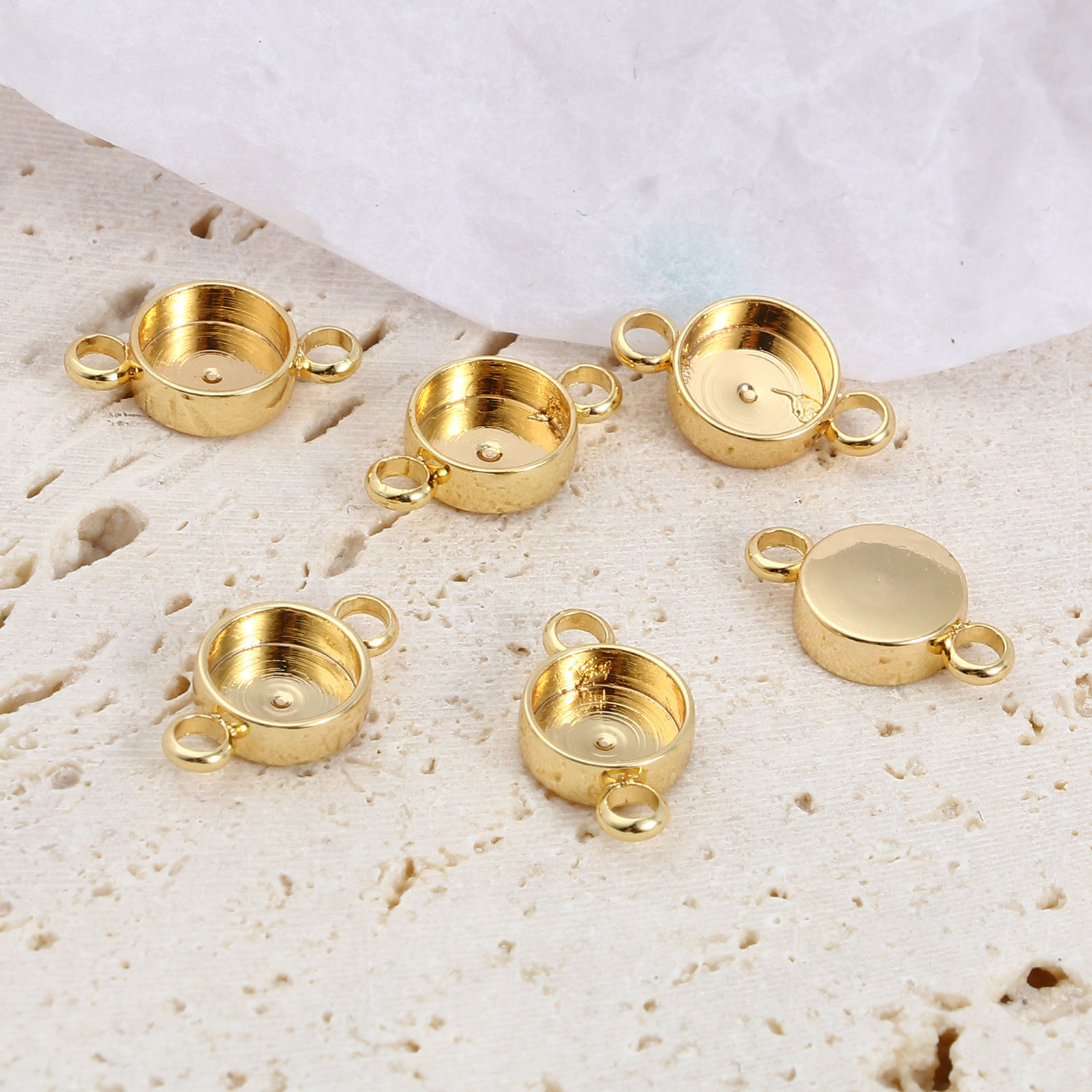 Imagen de Latón Conectores 18K Oro Real Chapado Ronda Base Camafeo 6mm) 12mm x 7mm, 5 Unidades