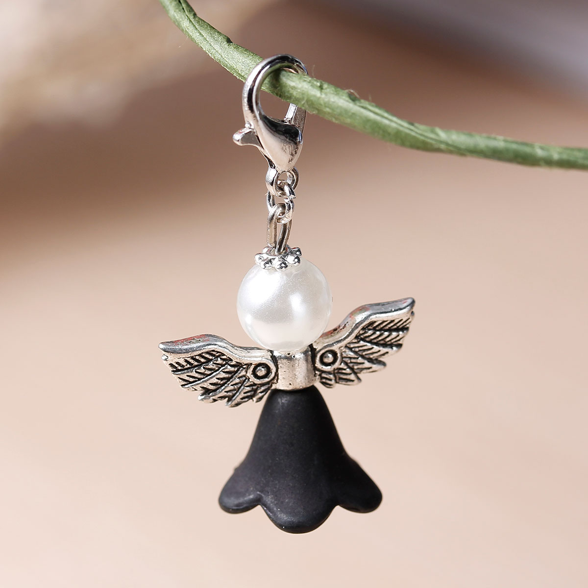 Image de Charms avec Fermoir Pendentifs en Alliage de Zinc+Acrylique Aile d'Ange Noir et Blanc Jupe avec Fermoir Mousqueton 38mm x 22mm, 10 Pcs