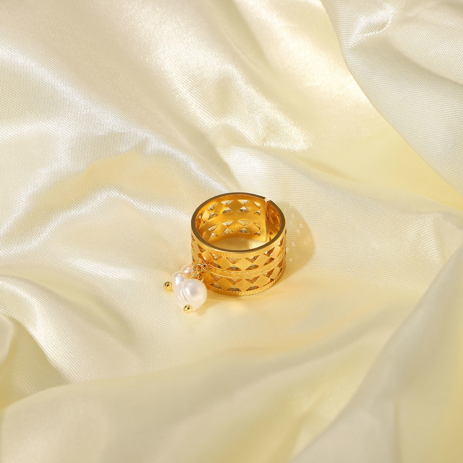 Picture of 1 Piece Vacuum Plating Stainless Steel & Natural Pearl Open Adjustable Rings 18K Real Gold Plated White Circle Ring