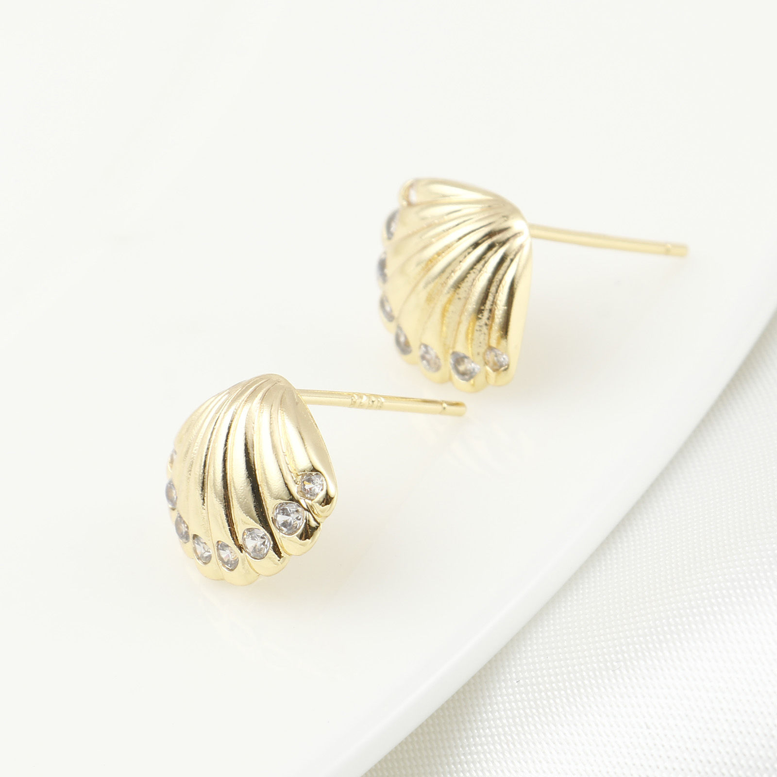 Imagen de 2 Unidades Latón Pendientes de Poste de Oreja Oro Real Chapado Concha Claro Circón Artificial Con Lazo 12mm x 10mm, Tama?o del Poste/Cable: 0.7mm(21 gauge)