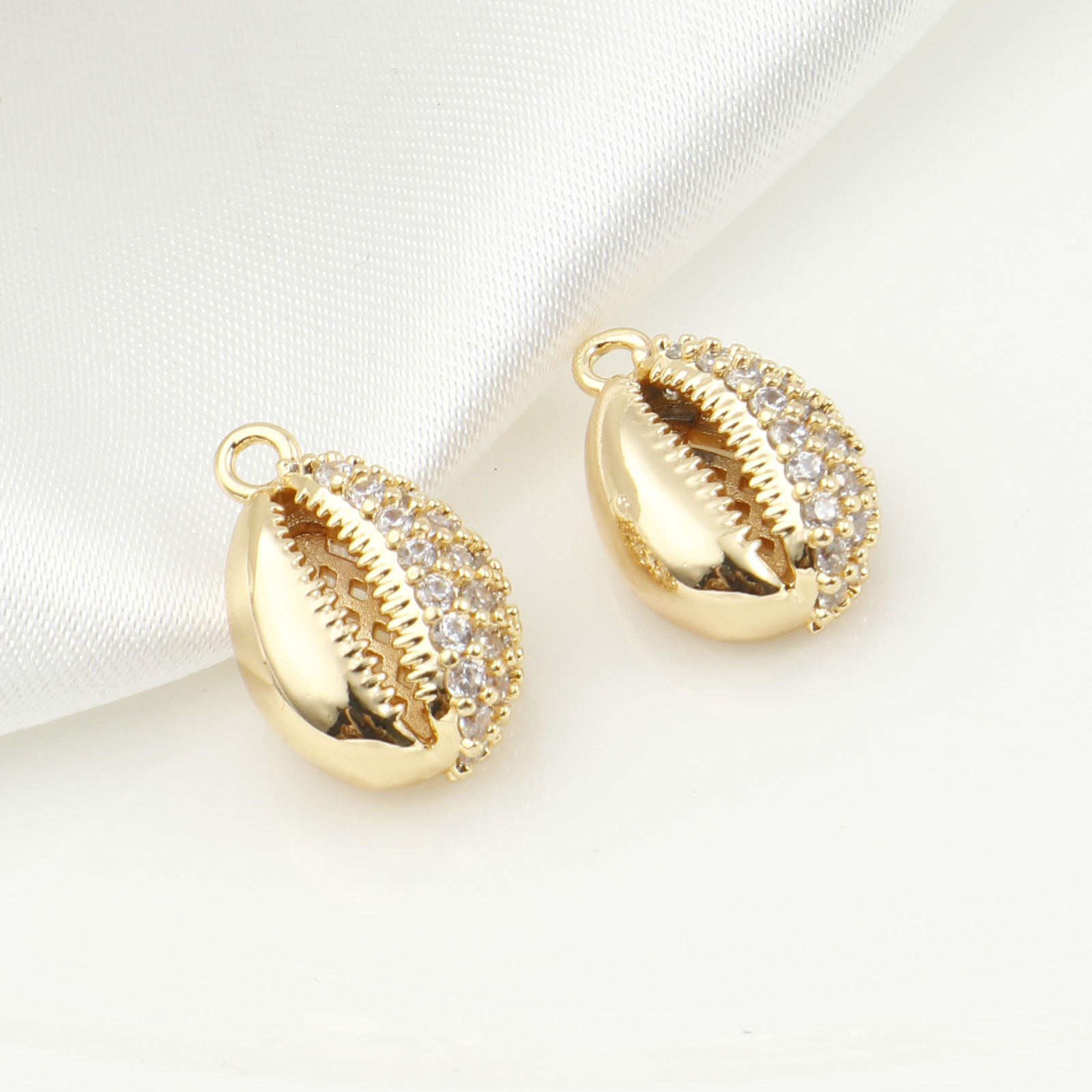 Imagen de Latón Micro Pave Colgantes Charms Concha Oro Real Chapado Claro Circón Artificial 16mm x 10mm, 1 Unidad