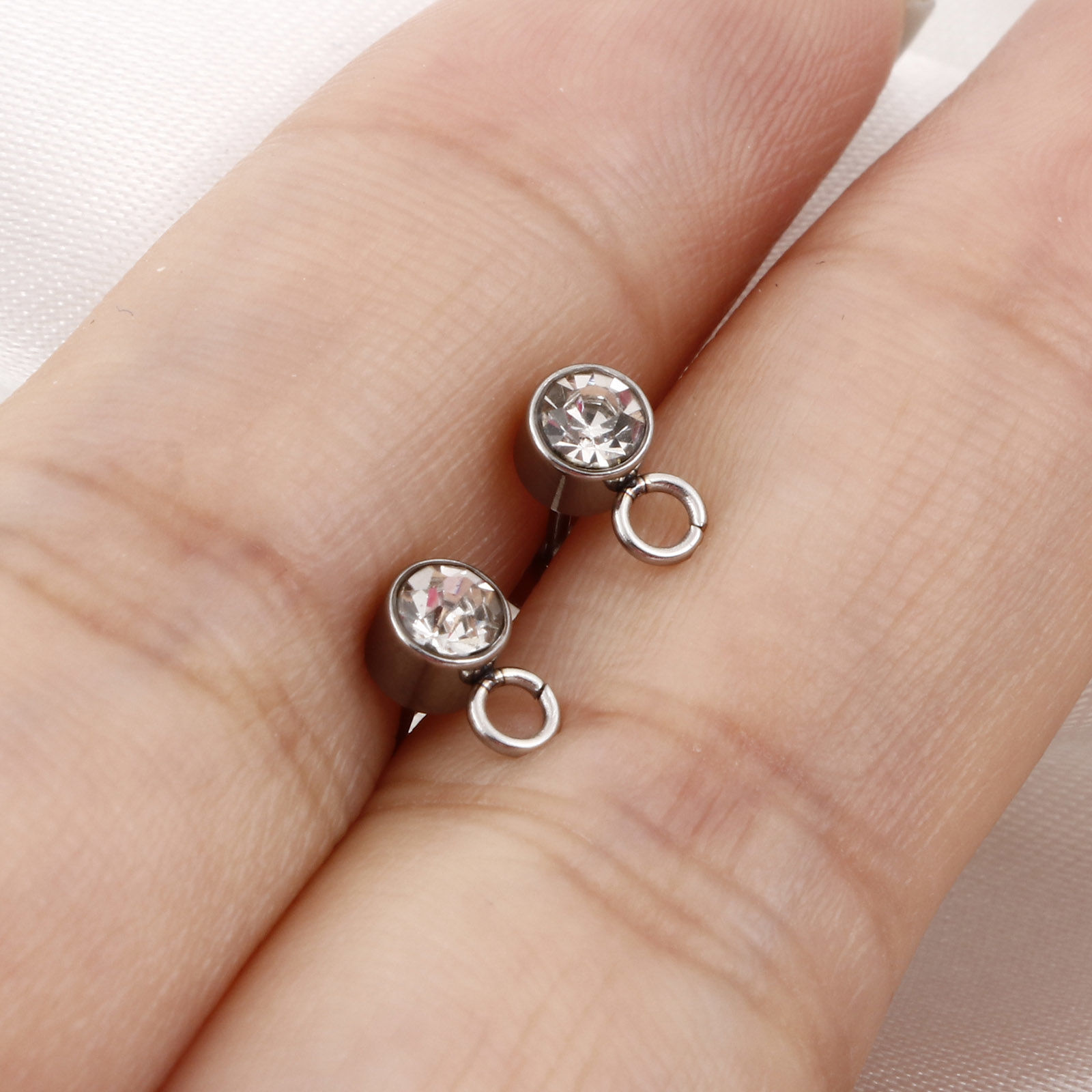 Bild von Umweltfreundlich 304 Edelstahl Ohrring Ohrstecker Rund Silberfarbe Mit Öse 7mm x 4mm, Drahtstärke: (21 gauge), 10 Stück