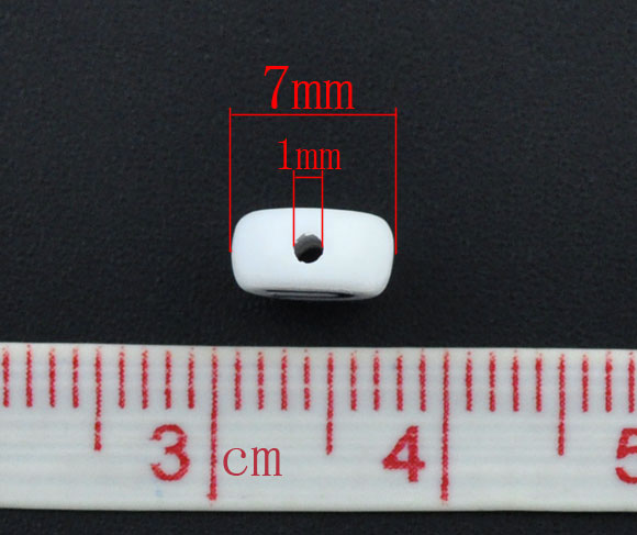 Picture of Acrylic Spacer Beads Round White Alphabet/ Letter "U" About 7mm Dia, Hole: Approx 1mm, 500 PCs