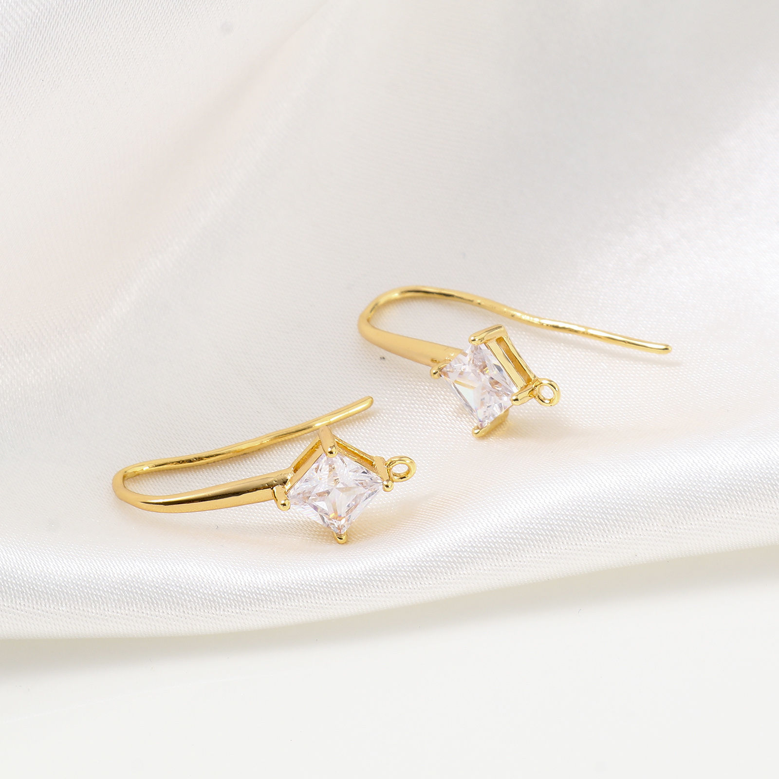 Bild von Messing Ohrhaken-Ohrringe für DIY-Schmuckherstellungszubehör 18K Echtgold plattiert Raute Message " Mit Öse " Klar Zirkonia 25mm x 10mm, Drahtstärke: (18 gauge), 2 Stück