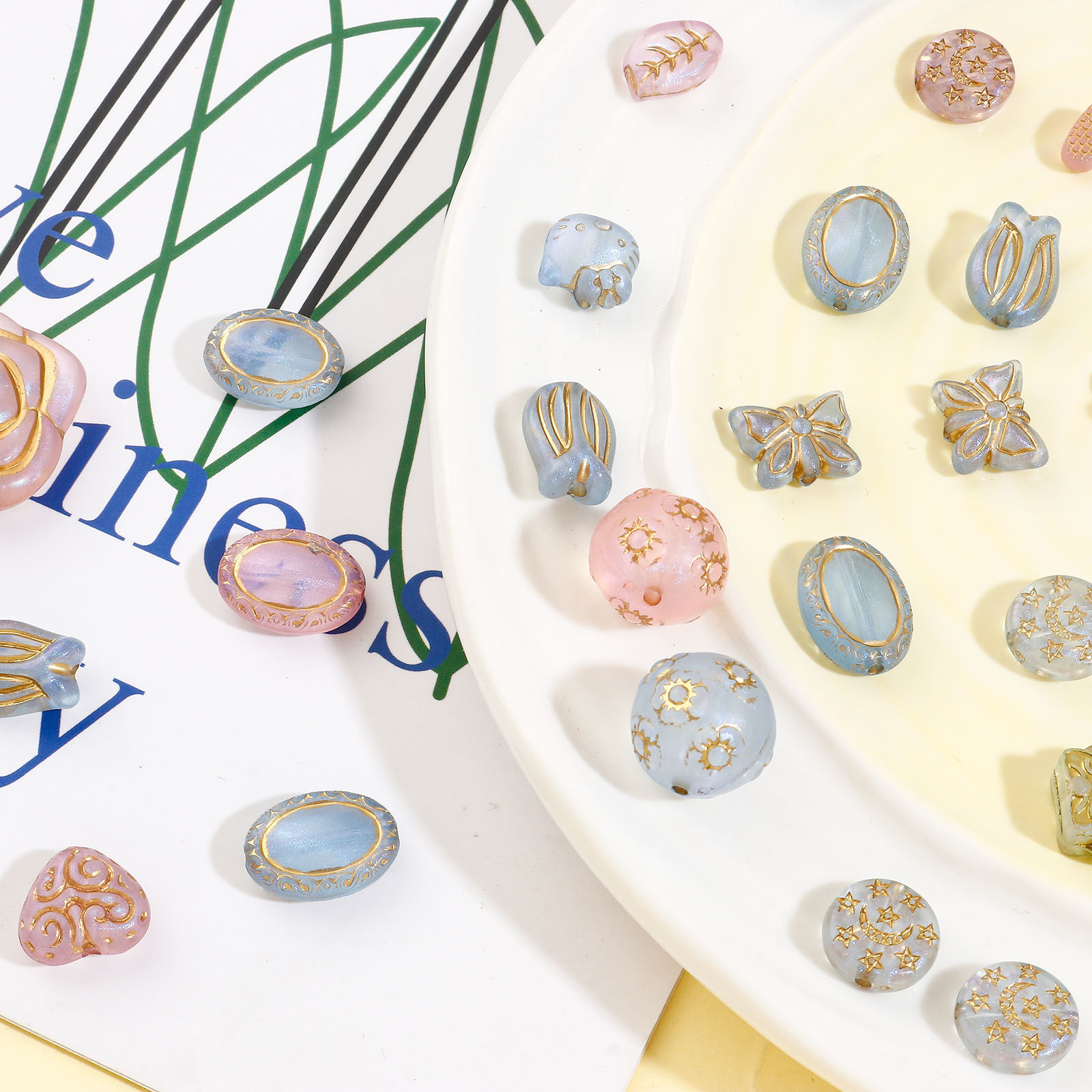 Immagine di Acrilato Retrò Perline per la Creazione di Gioielli con Ciondoli Fai-da-te A Colori Misti Casuali Misti Intagliato Circa 30mm x 28mm, Foro: Circa 3.6mm, 100 Pz