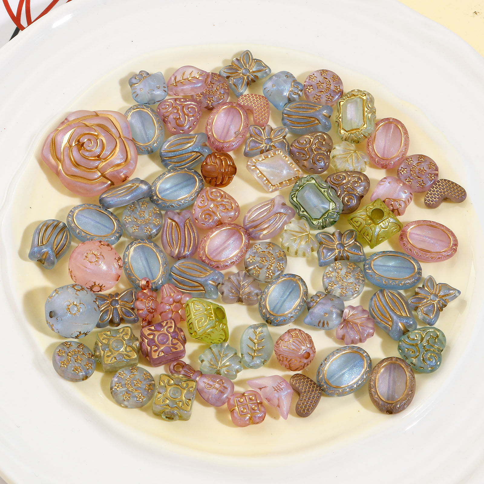 Immagine di Acrilato Retrò Perline per la Creazione di Gioielli con Ciondoli Fai-da-te A Colori Misti Casuali Misti Intagliato Circa 30mm x 28mm, Foro: Circa 3.6mm, 100 Pz