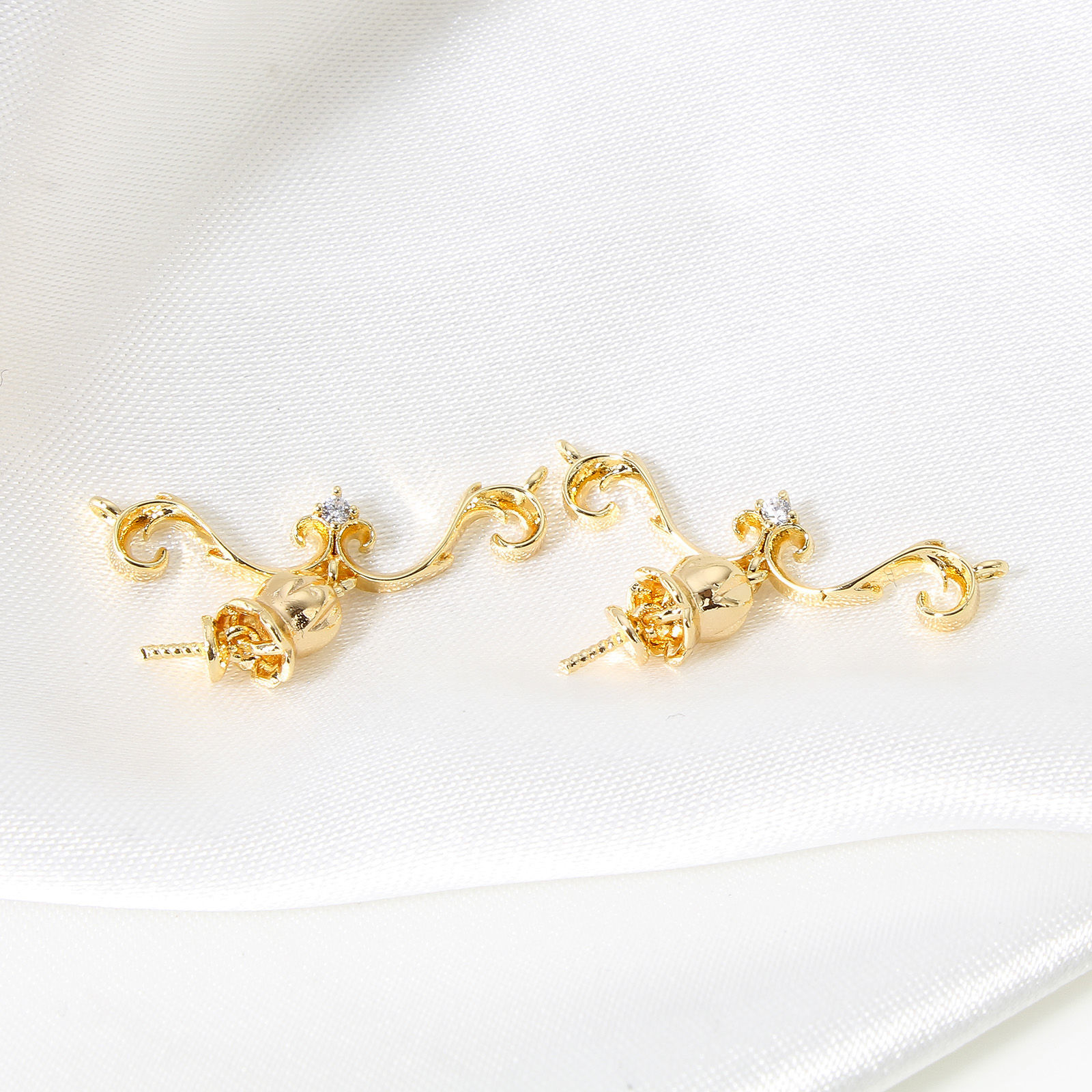 Изображение 1 ШТ Латунь Рождество Шкентеля Перлы Разъем Бейл Pin Кубок Cap 18K настоящее золото с покрытием Колокол Прозрачный Искусственный Циркон 24мм x 17мм, Толщина иглы: 0.8мм