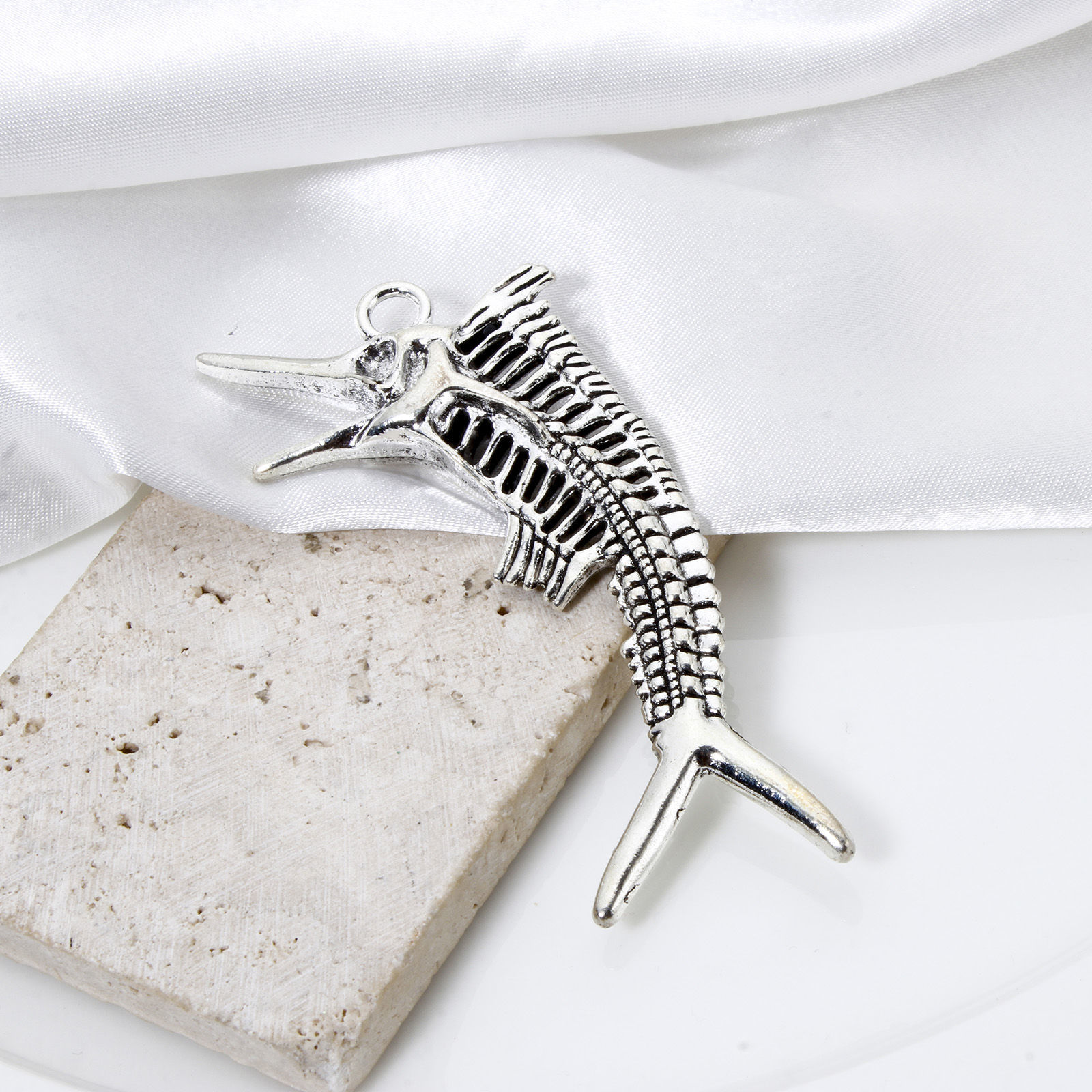 Imagen de 2 Unidades Zamak Joyería del océano Colgantes Plata Antigua Huesos de pescado 3D 7cm x 3.4cm