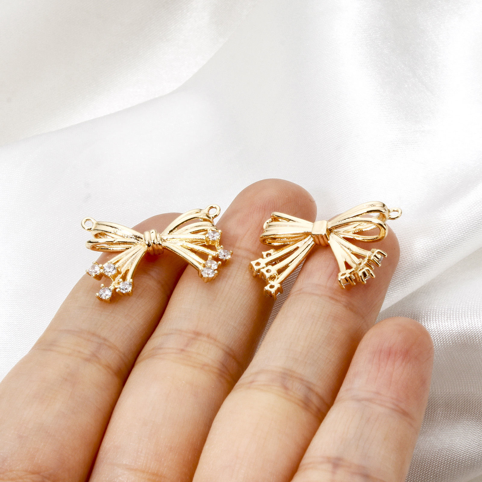 Imagen de 1 Unidad Respetuoso del Medio Ambiente Latón Ropa Conectores Dijes Colgantes Bowknot 18K Oro Real Chapado Claro Circón Artificial 24mm x 17mm