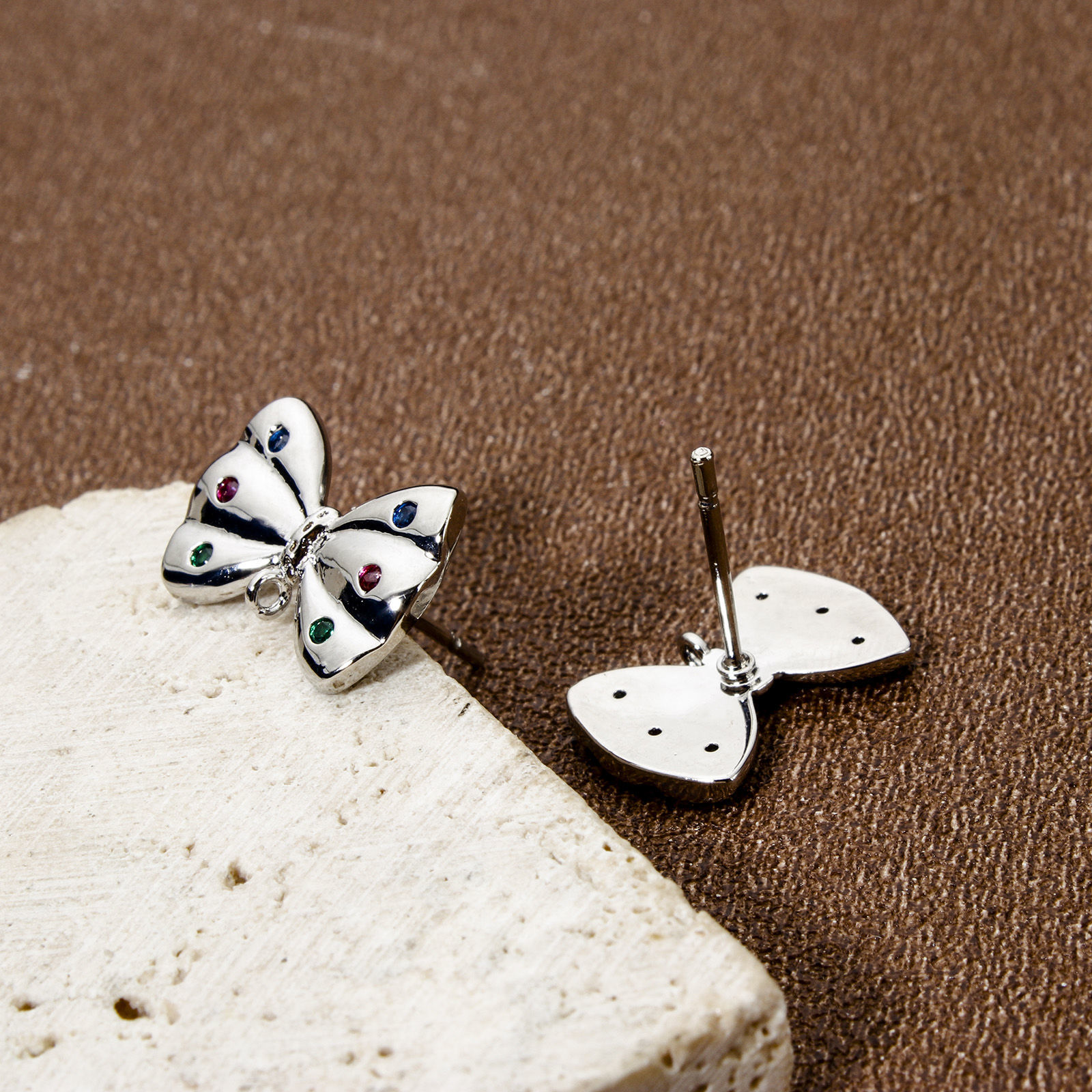 Imagen de 2 Unidades Respetuoso del Medio Ambiente Latón Pendientes de Poste de Oreja Platino Real Chapado Bowknot Con Lazo Multicolor Circón Artificial 15mm x 10mm