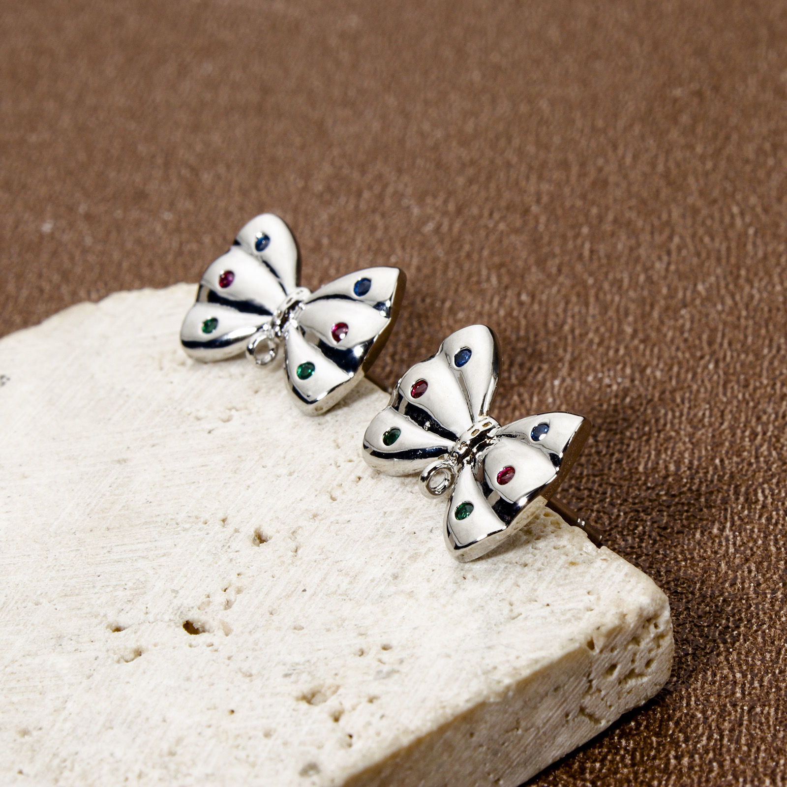 Imagen de 2 Unidades Respetuoso del Medio Ambiente Latón Pendientes de Poste de Oreja Platino Real Chapado Bowknot Con Lazo Multicolor Circón Artificial 15mm x 10mm