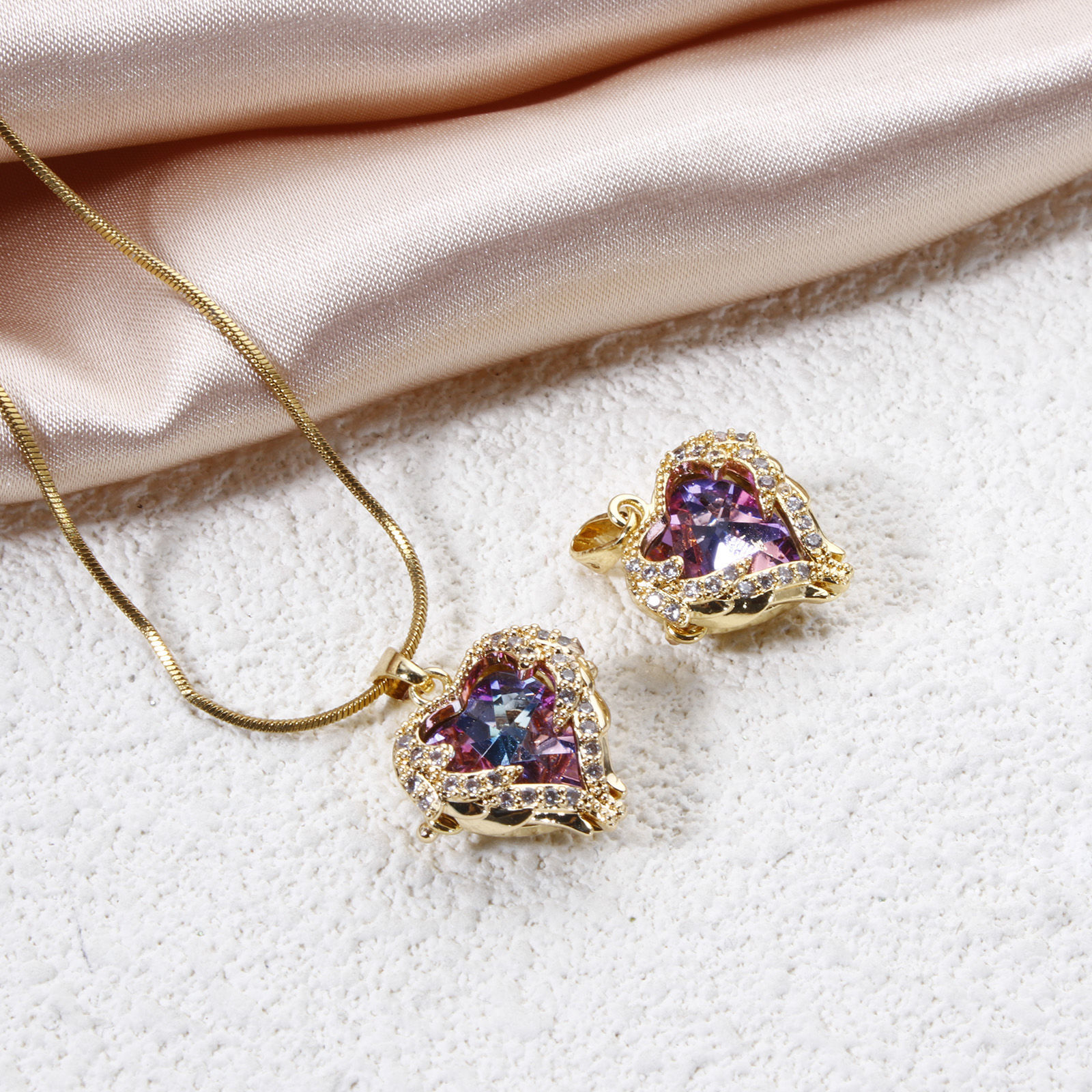 Imagen de 2 Unidades Latón & Vidrio día de San Valentín Colgantes Charms Chapado en Oro de 18K AB Color Corazón Claro Circón Artificial 21mm x 16mm