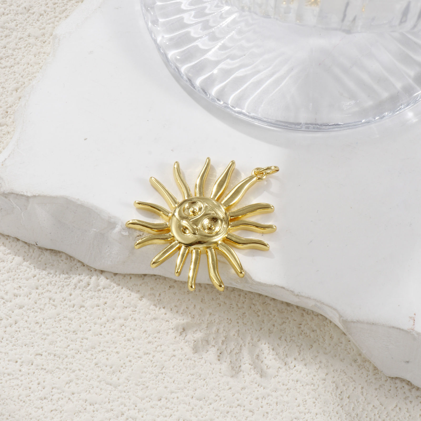 Imagen de 1 Unidad Respetuoso del Medio Ambiente Latón Galaxia Colgantes 18K Oro Real Chapado Sol Sonríe 3.6cm x 3cm